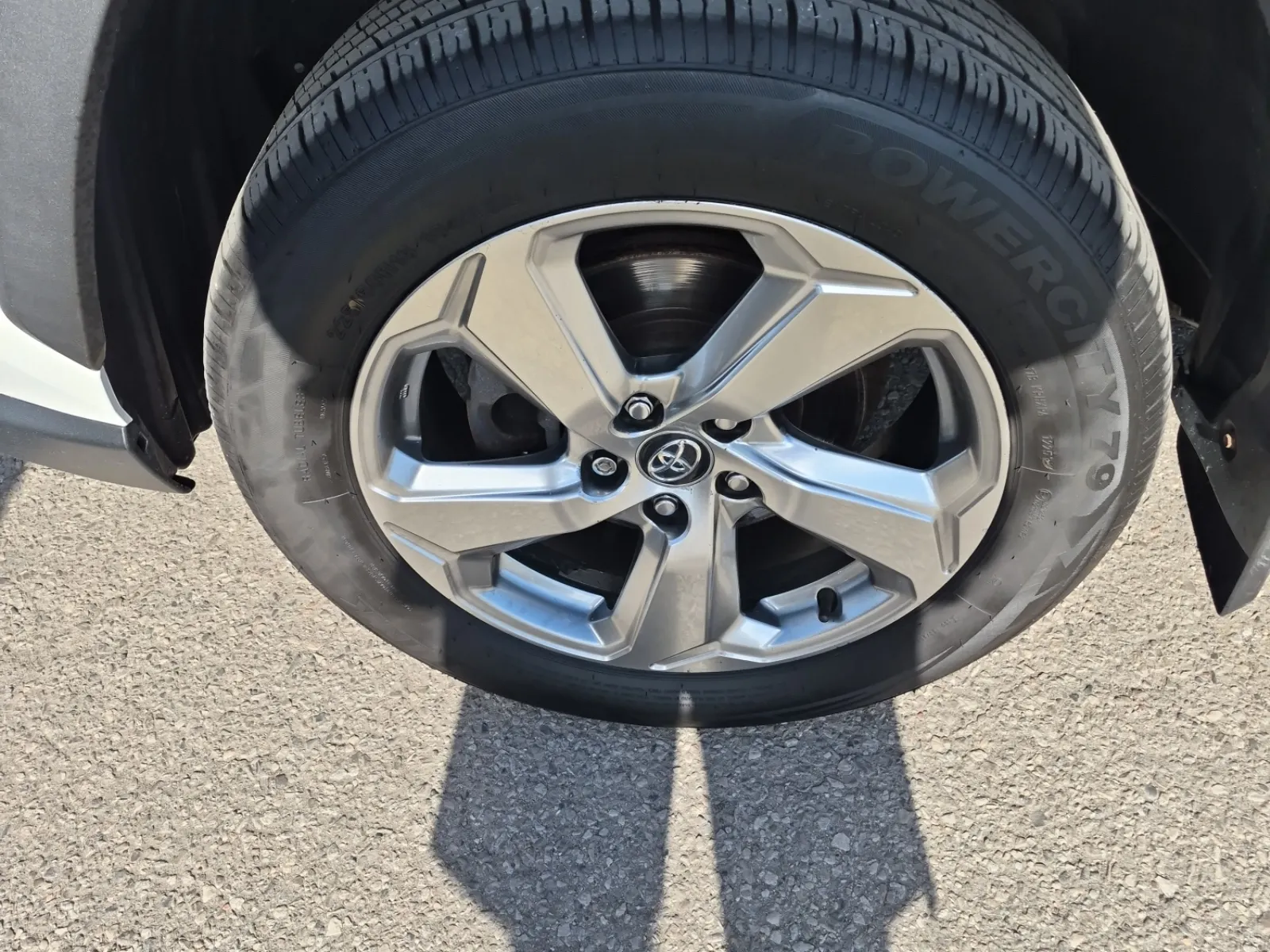 Front driver wheel/tire photo