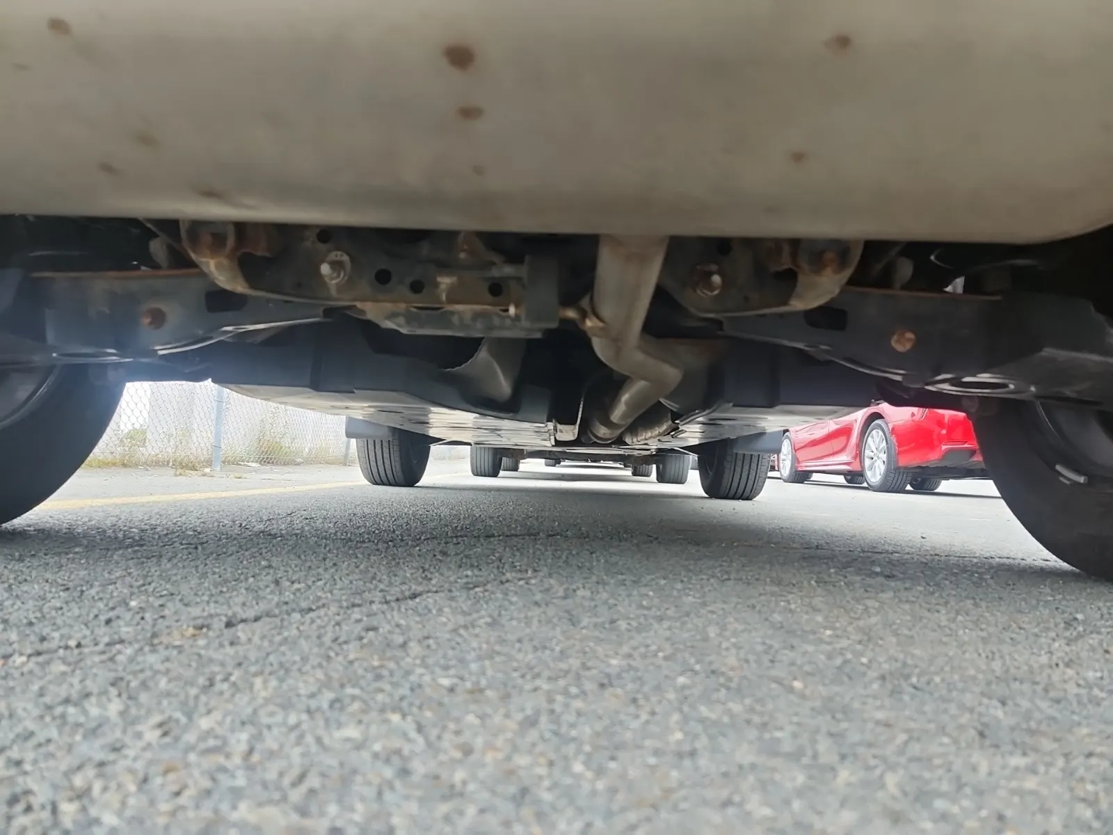 Undercarriage - Rear Photo