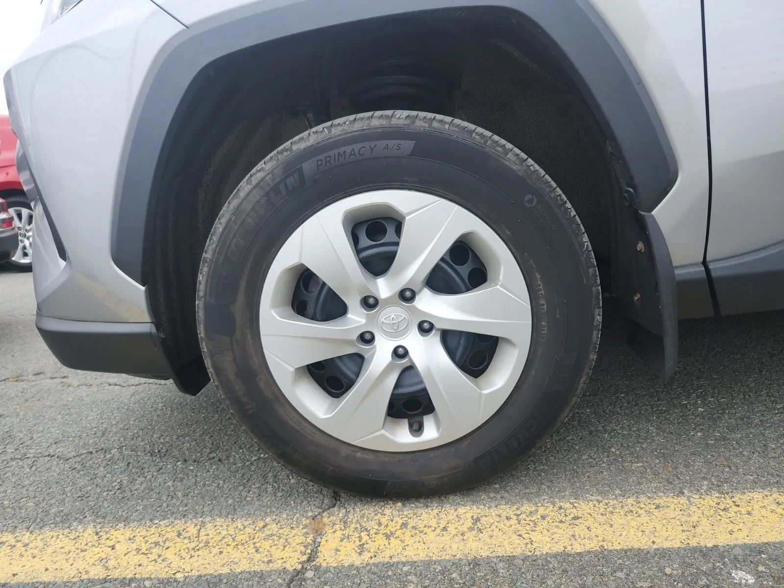Front driver wheel/tire photo