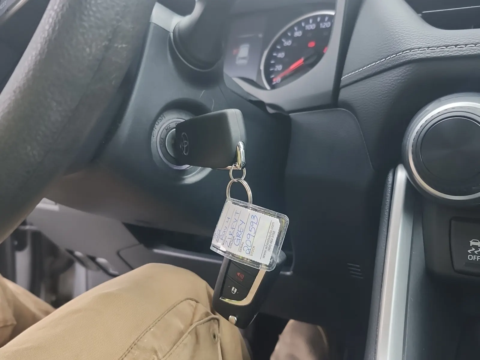 Keys/Fobs/Manual Photo