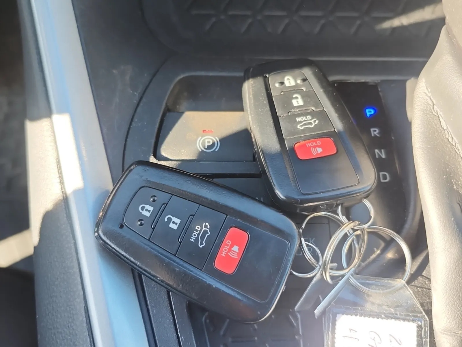 Keys/Fobs/Manual Photo