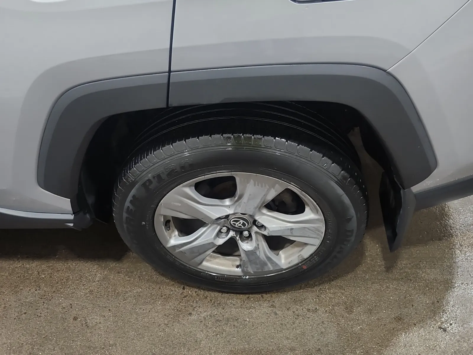 Left Rear Wheel/Tire Photo