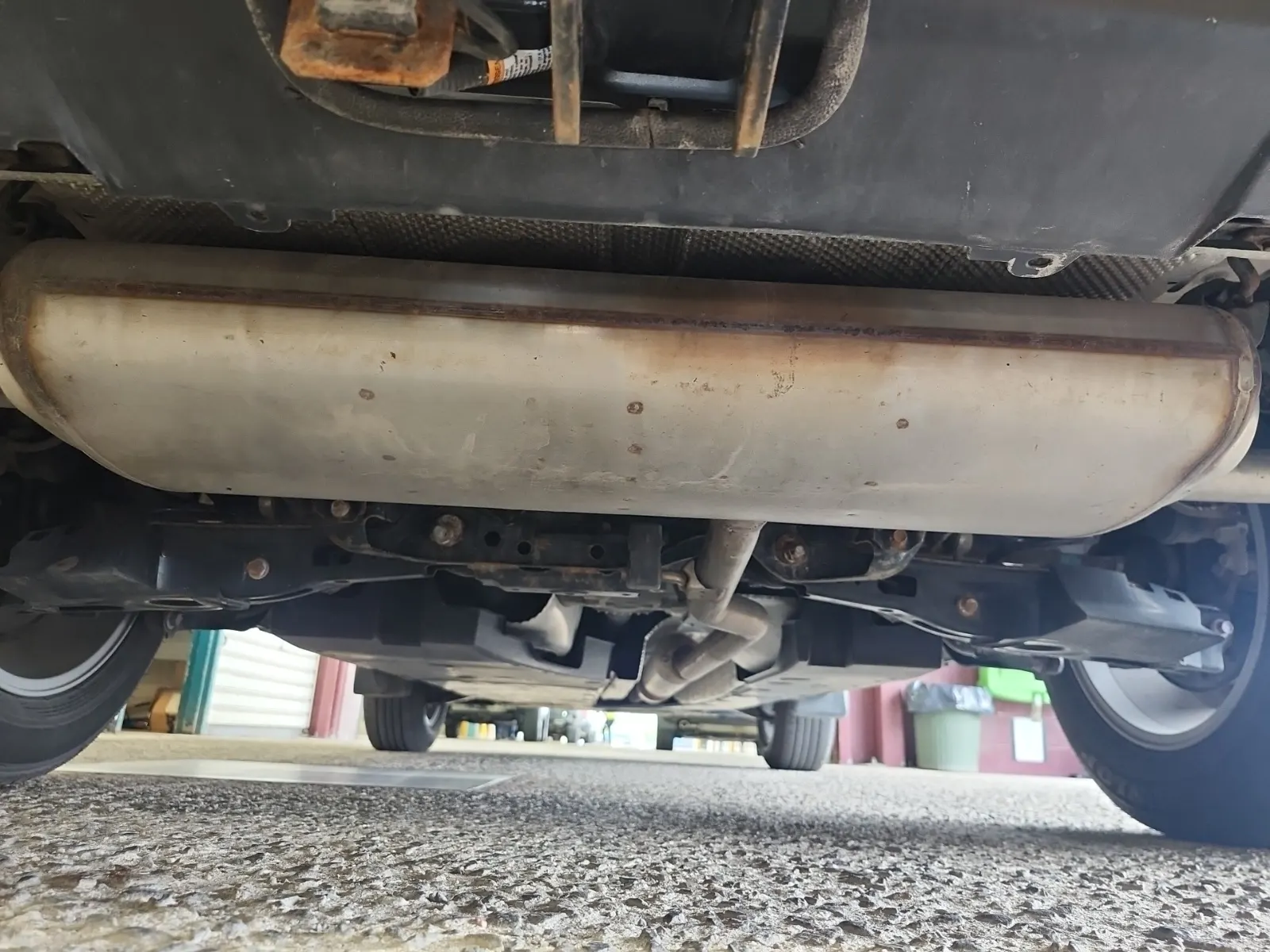 Undercarriage - Rear Photo