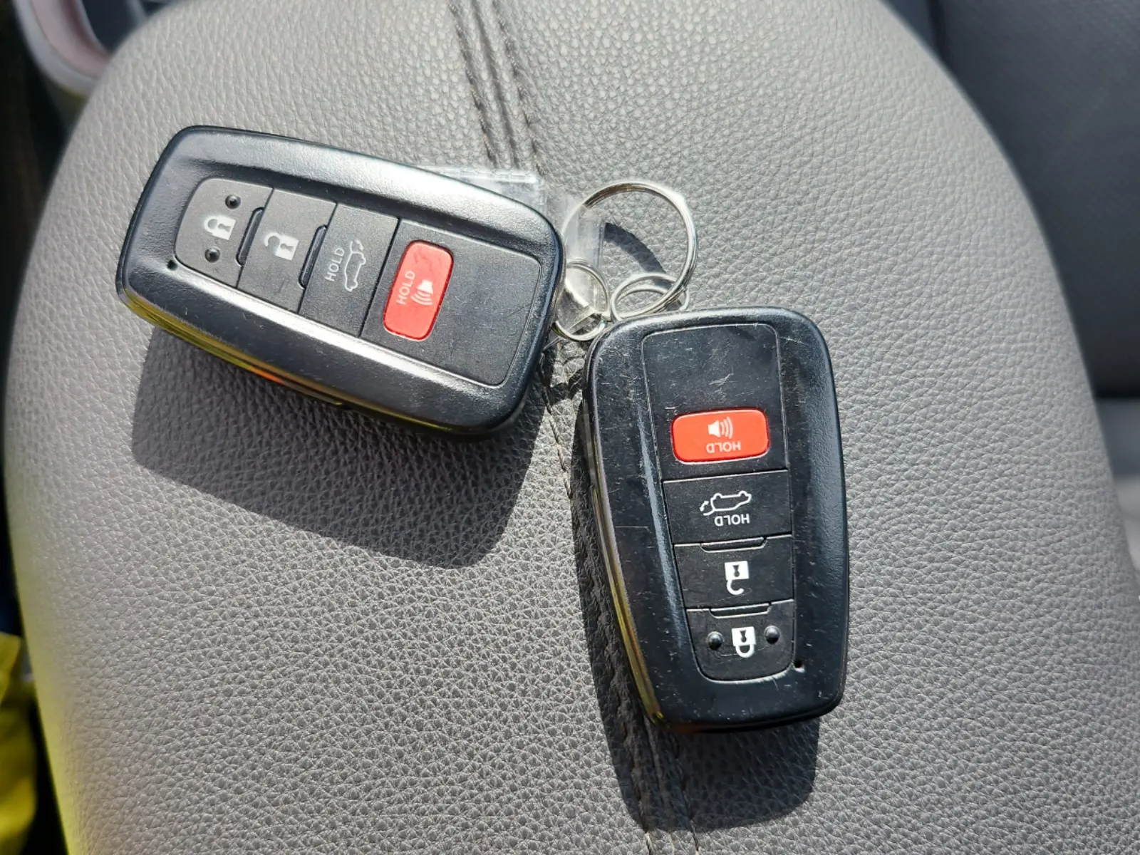 Keys/Fobs/Manual Photo
