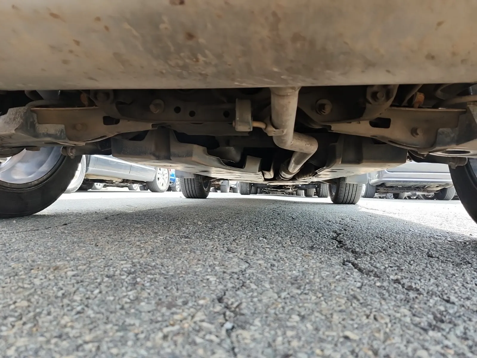 Undercarriage - Rear Photo