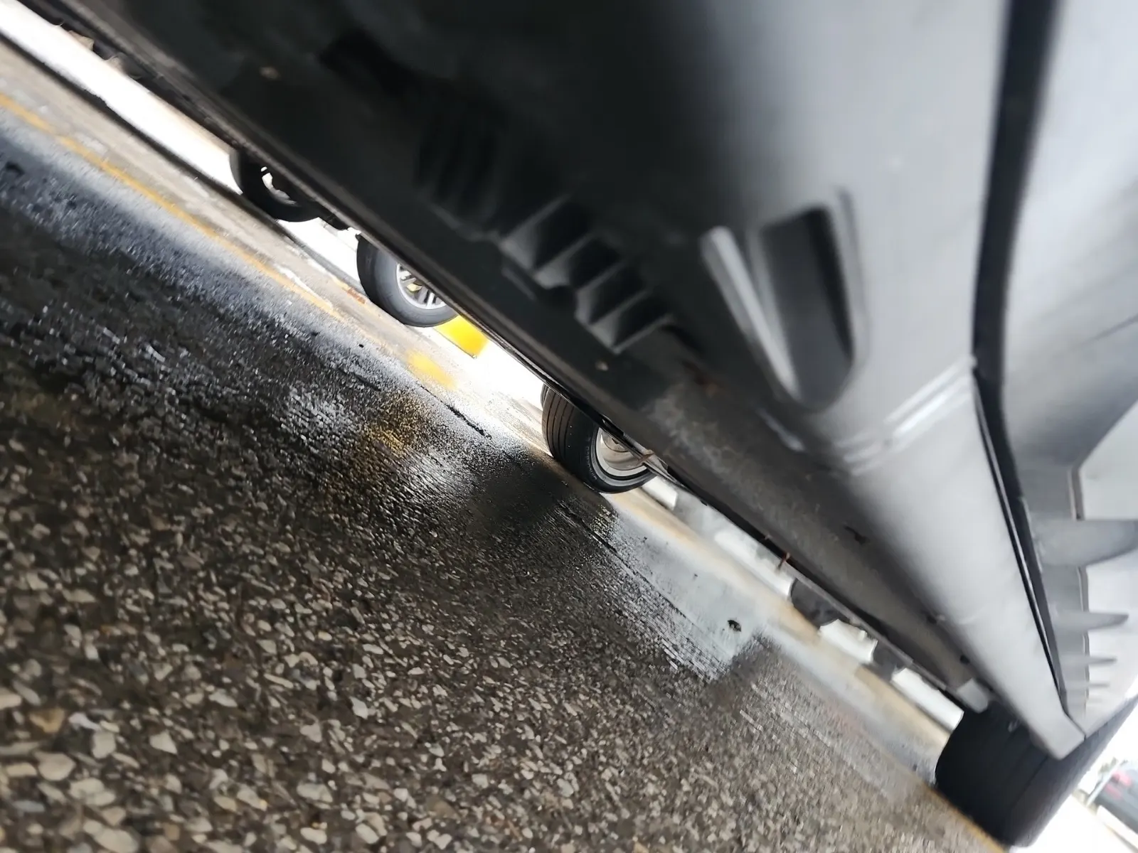 Undercarriage - Driver Photo