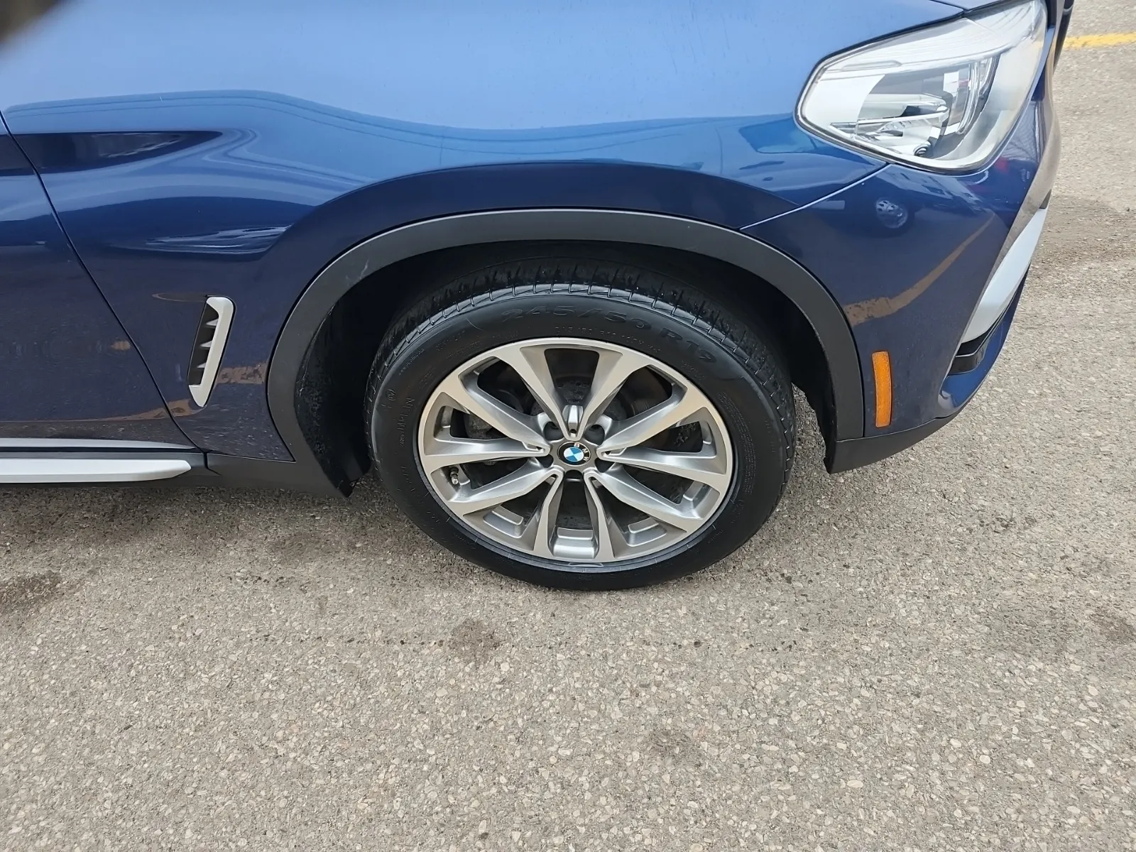 Right Front Wheel/Tire Photo