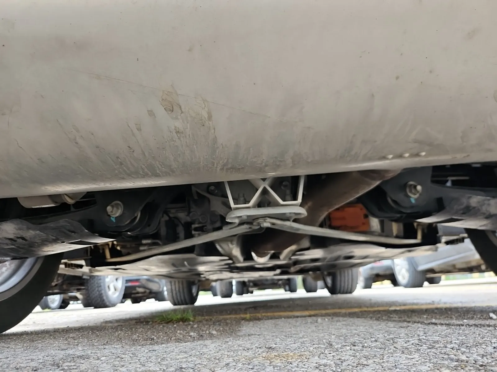 Undercarriage - Rear Photo
