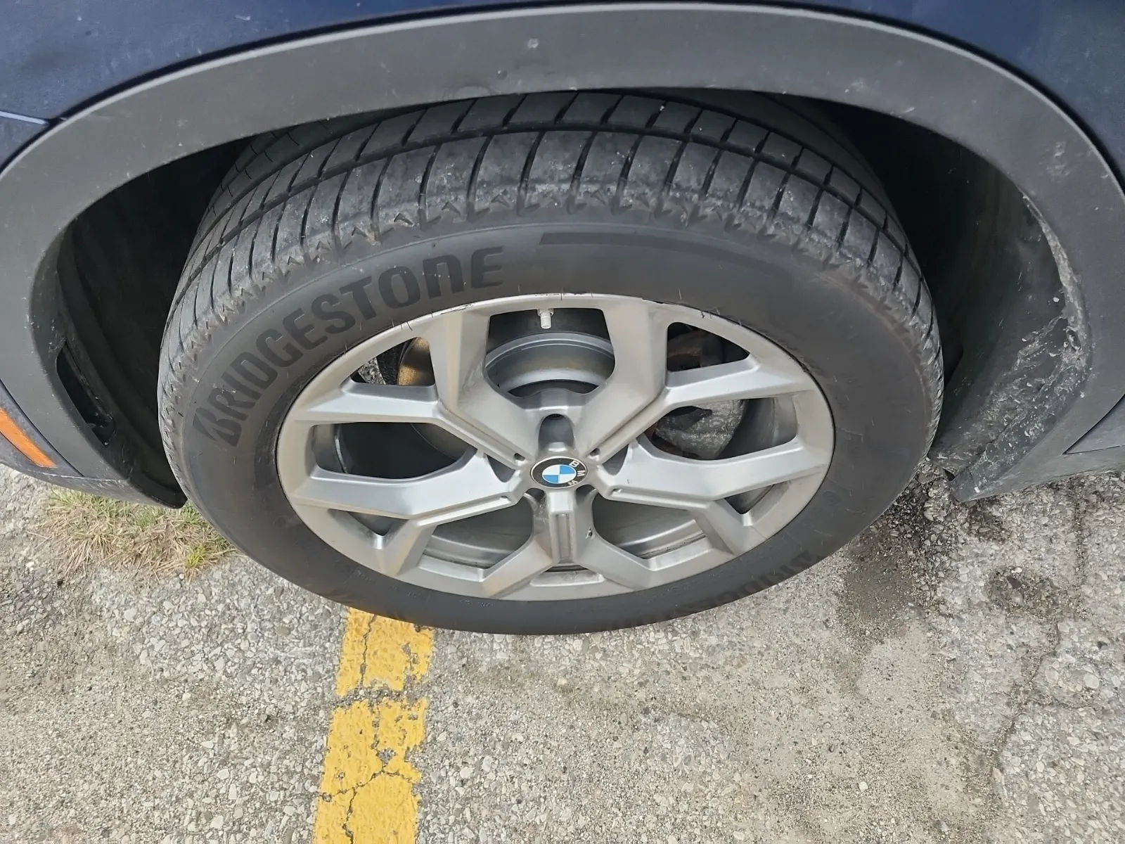 Front driver wheel/tire photo