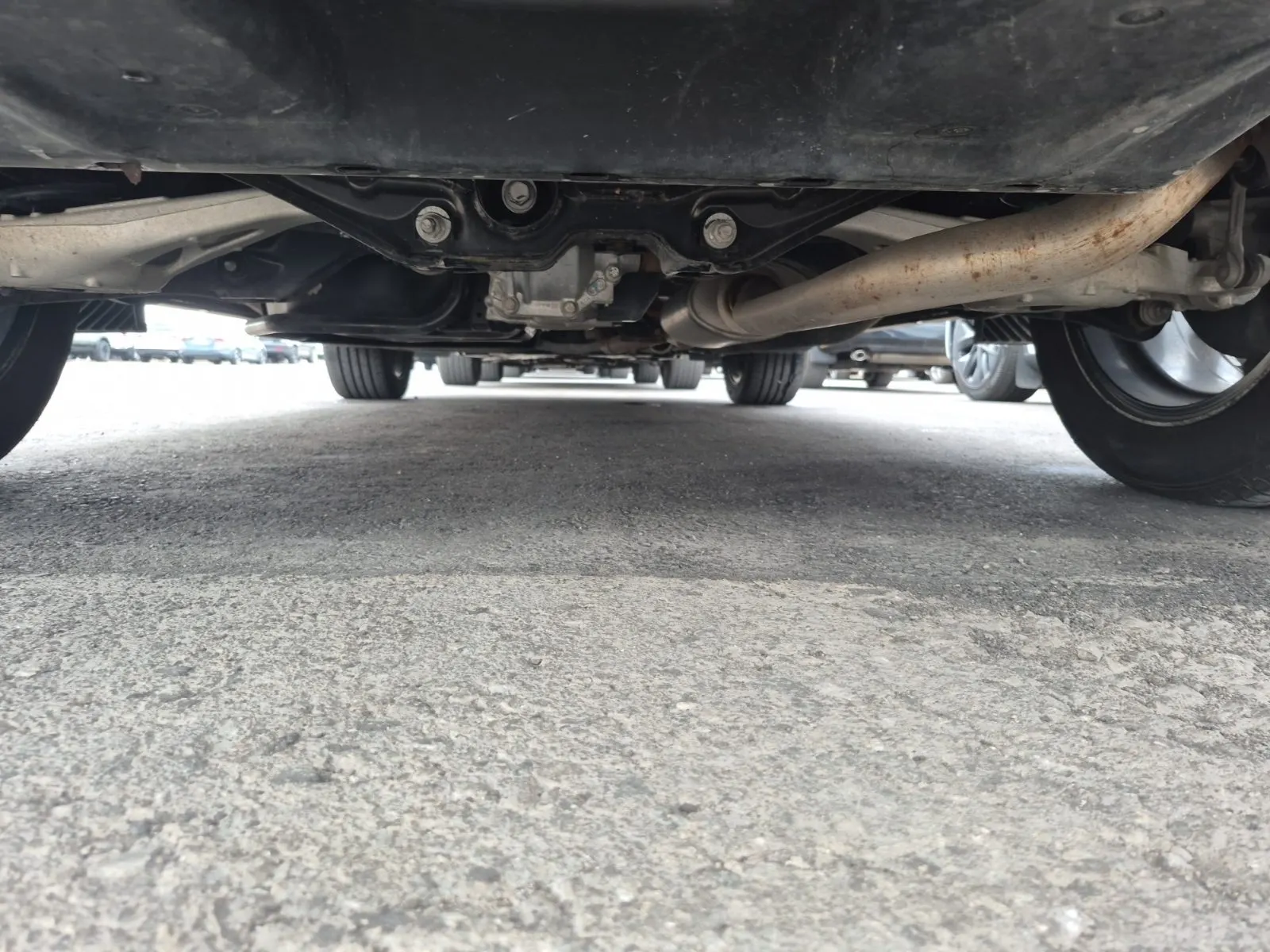 Undercarriage - Rear Photo