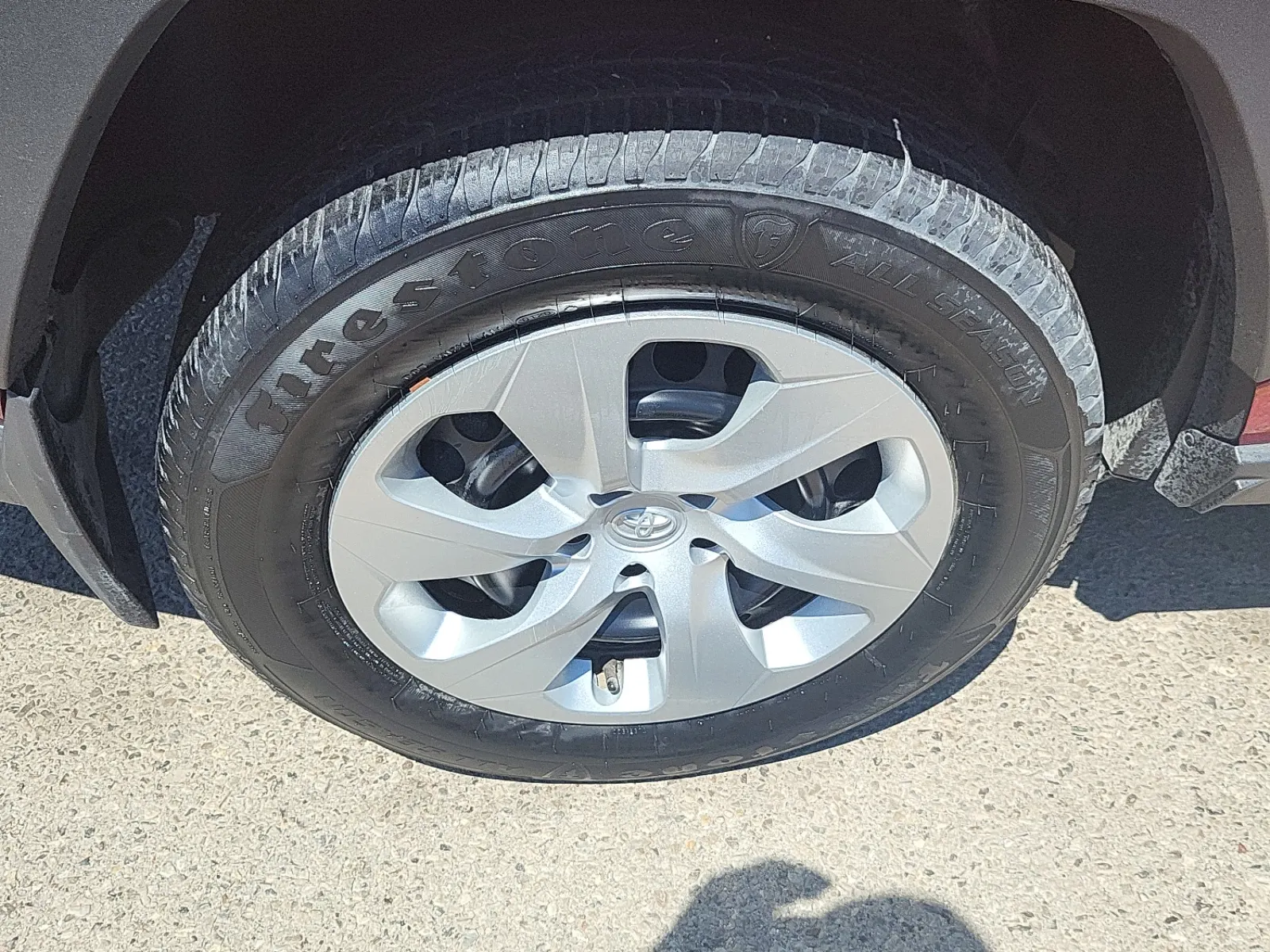Right Rear Wheel/Tire Photo