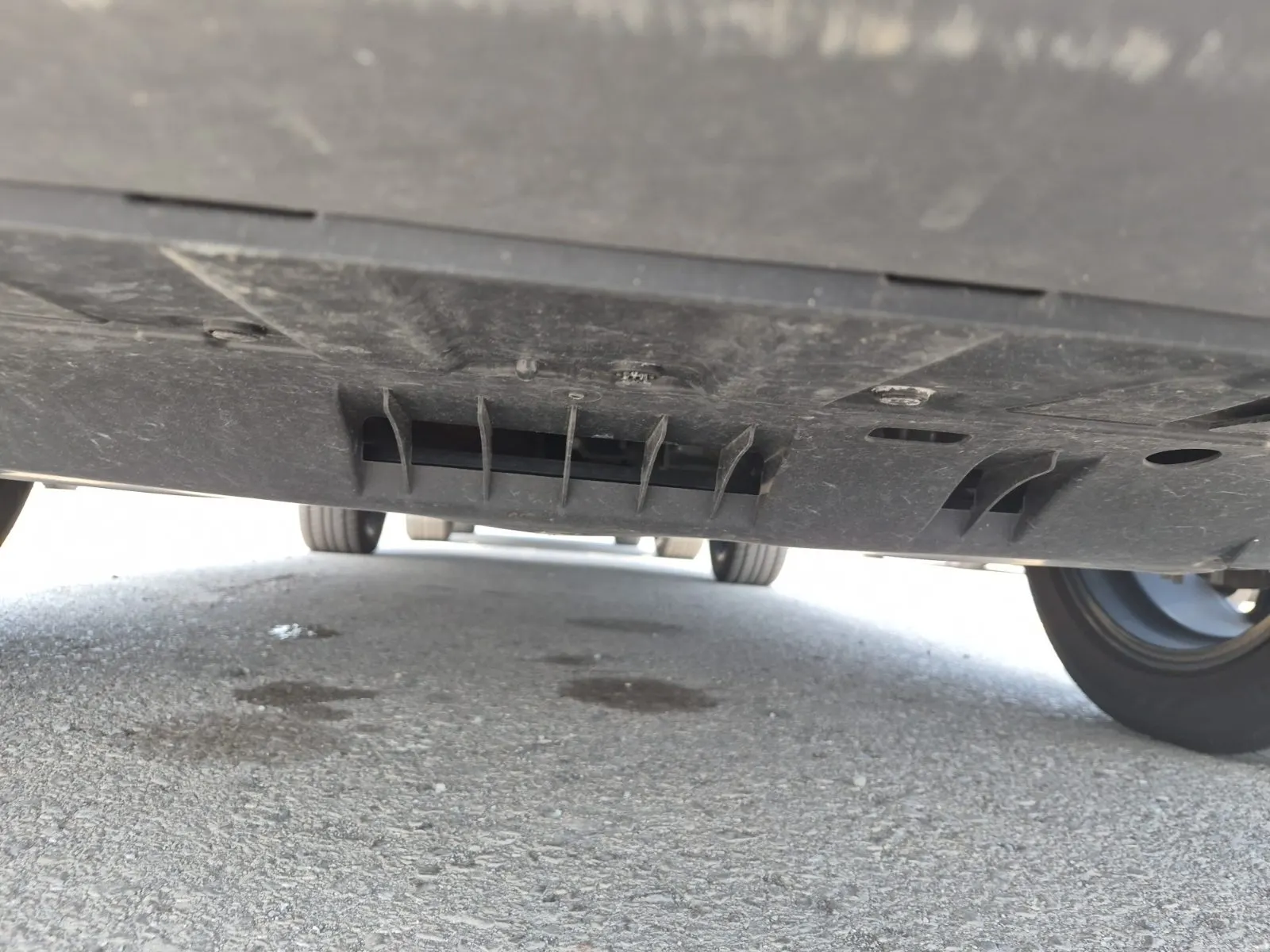Undercarriage - Front Photo
