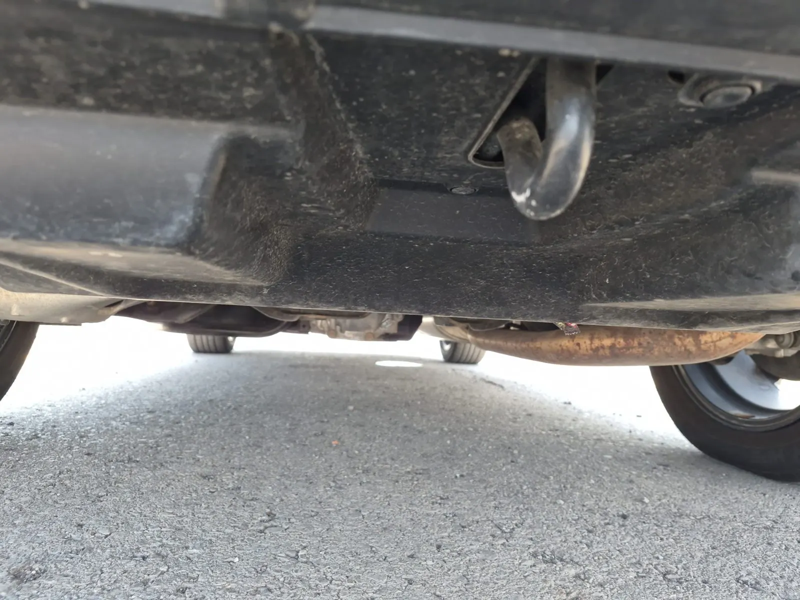 Undercarriage - Rear Photo
