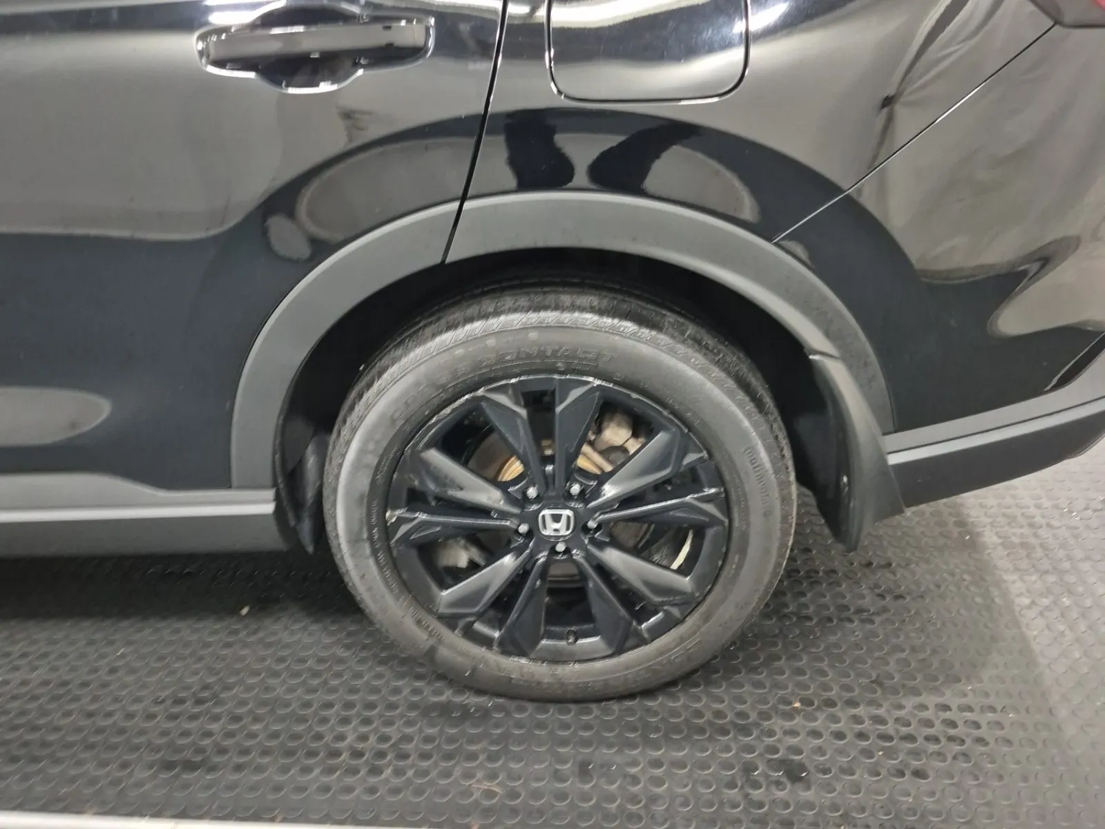 Left Rear Wheel/Tire Photo