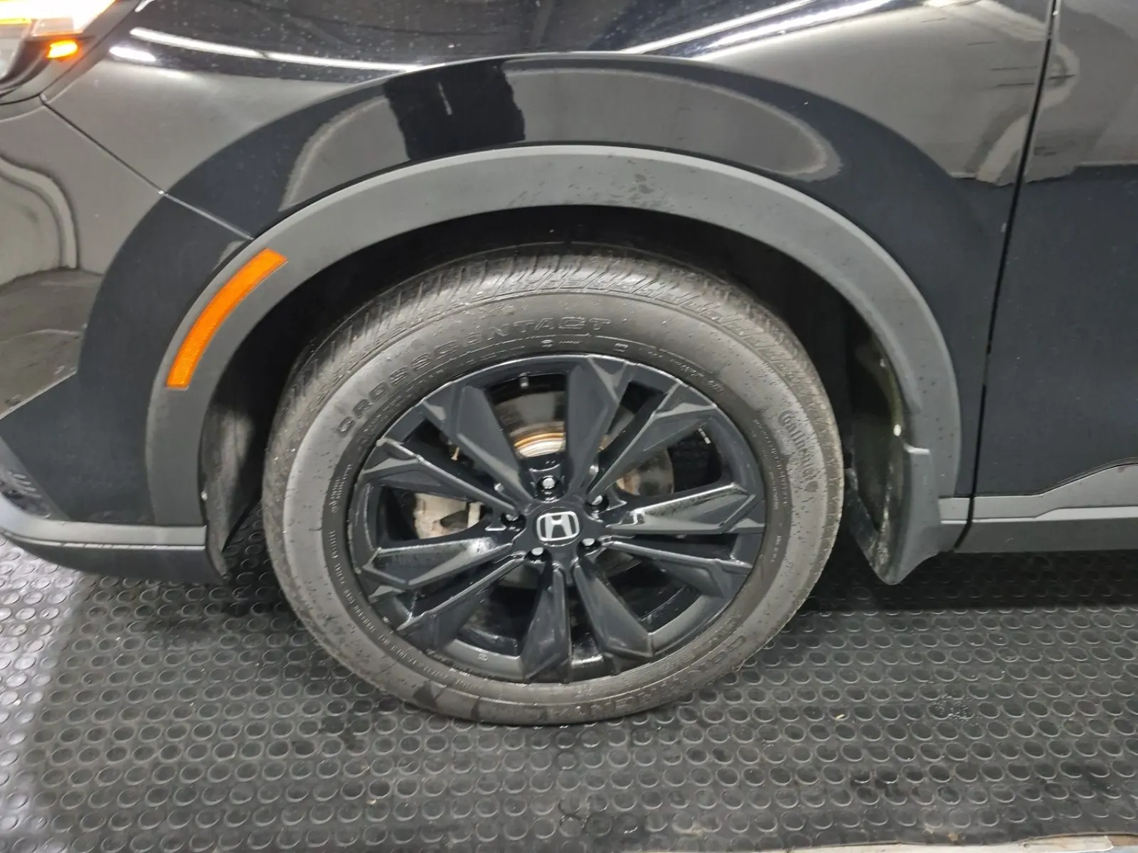 Front driver wheel/tire photo