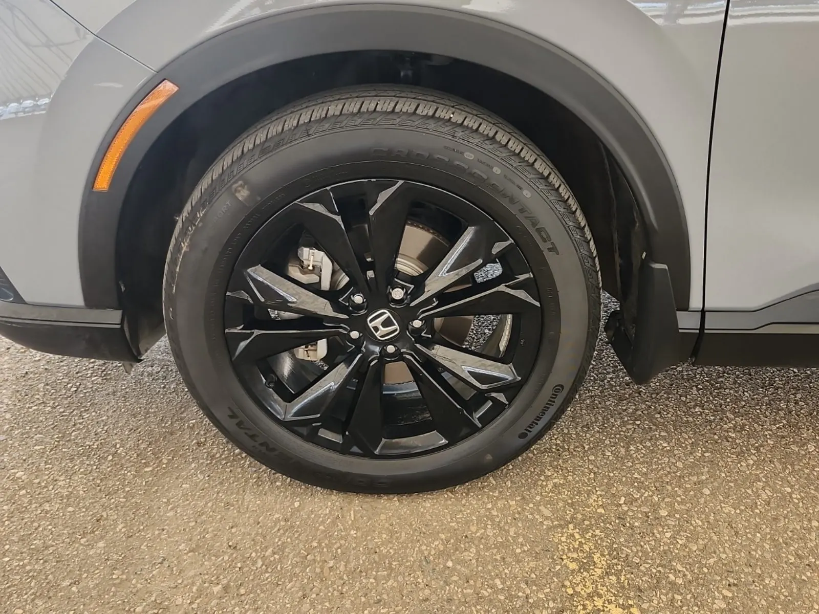 Front driver wheel/tire photo