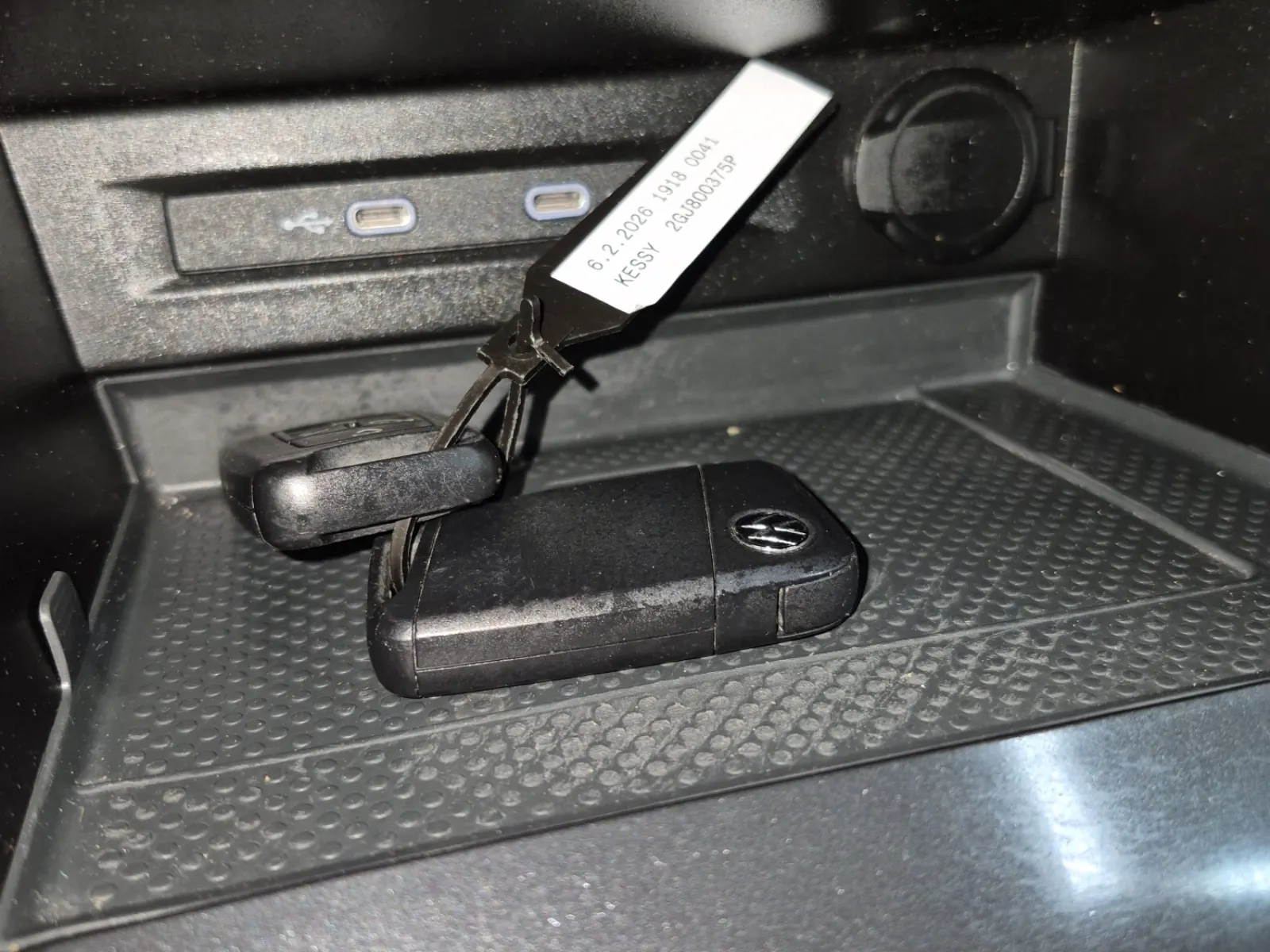 Keys/Fobs/Manual Photo
