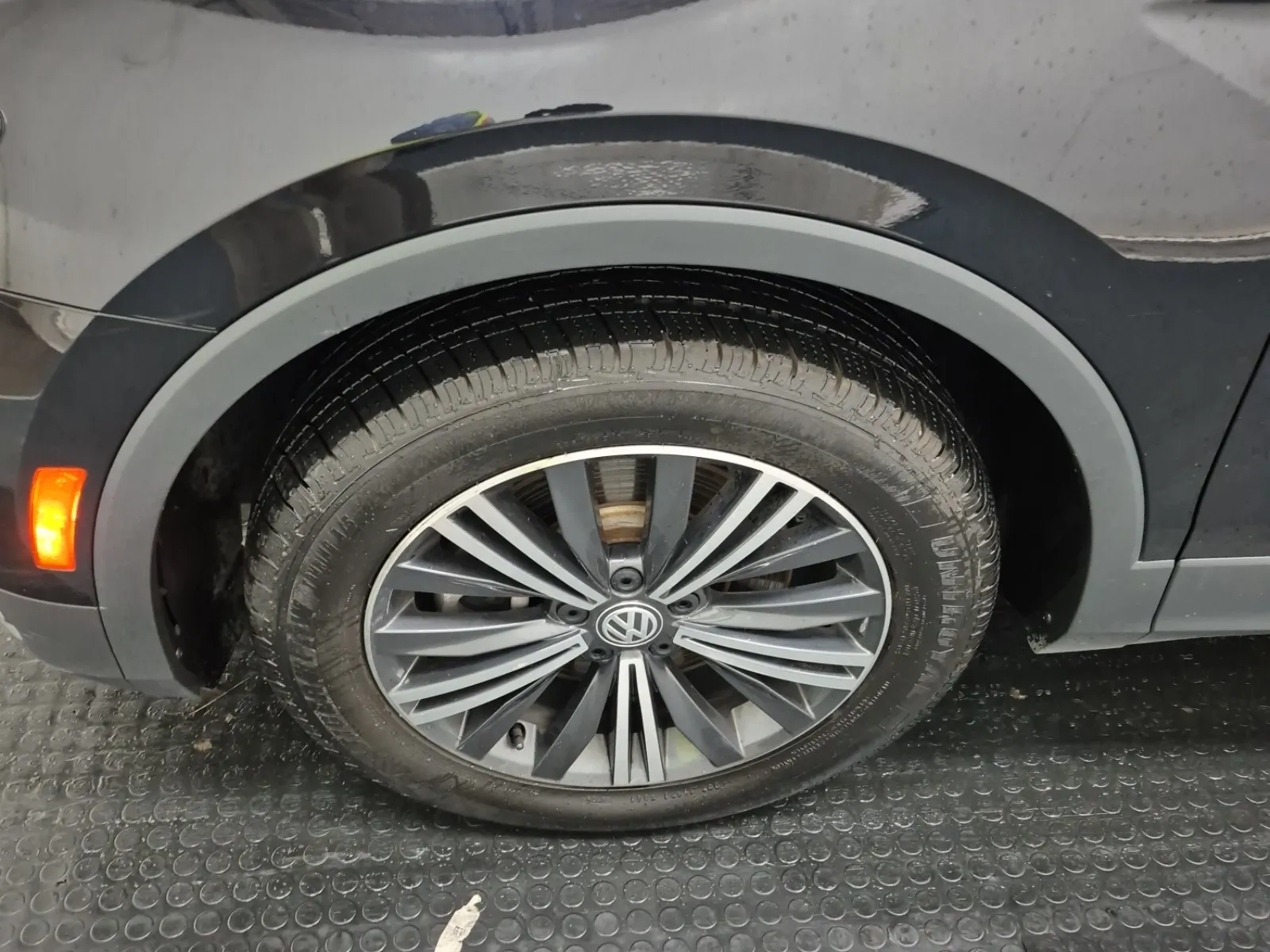Front driver wheel/tire photo