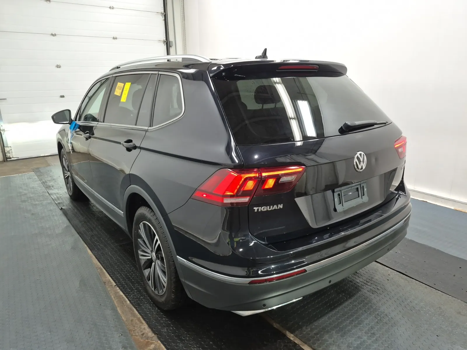 Driver Rear 3/4 Photo