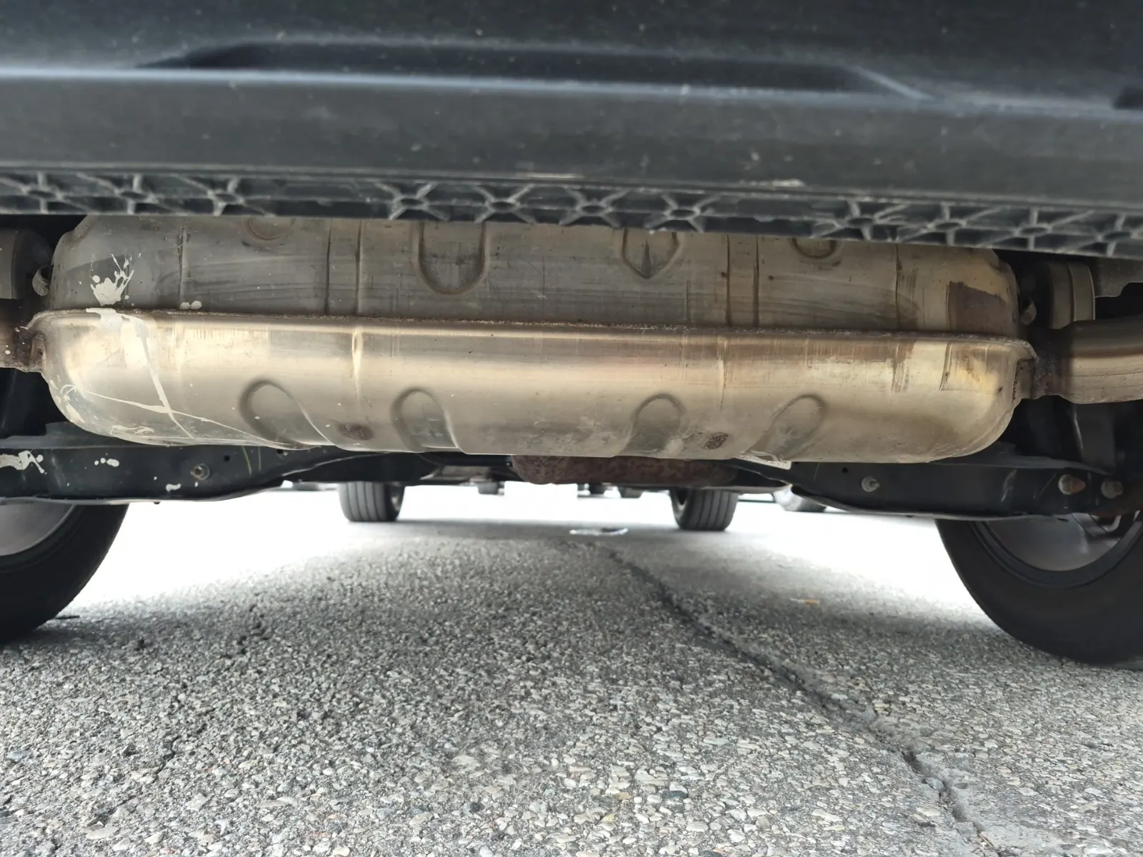 Undercarriage - Rear Photo