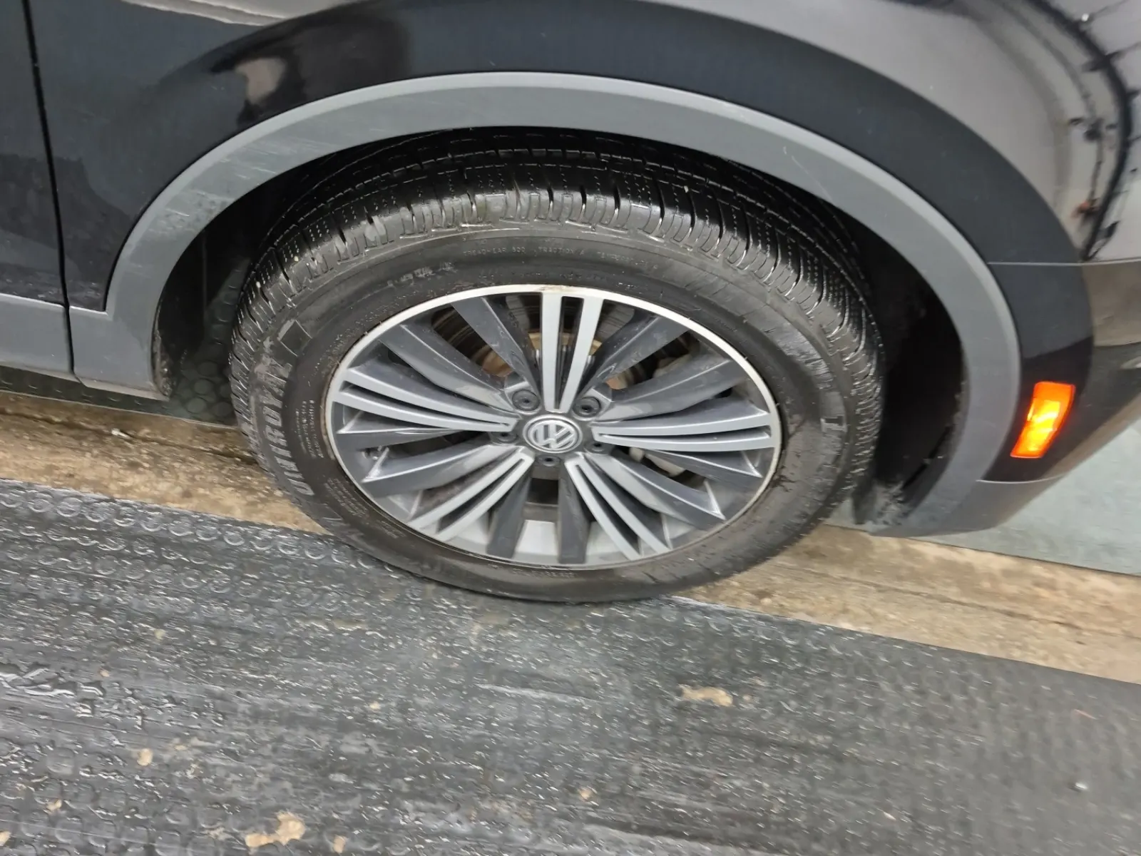 Right Front Wheel/Tire Photo