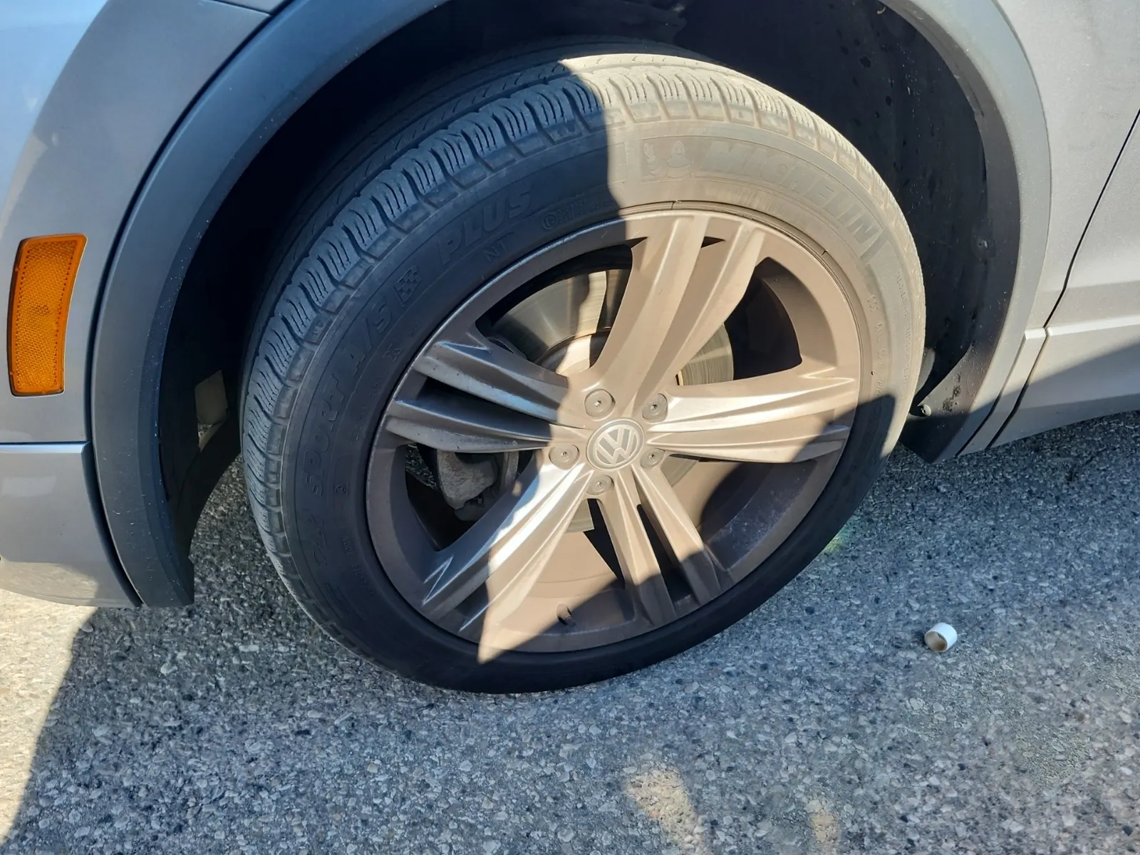 Front driver wheel/tire photo