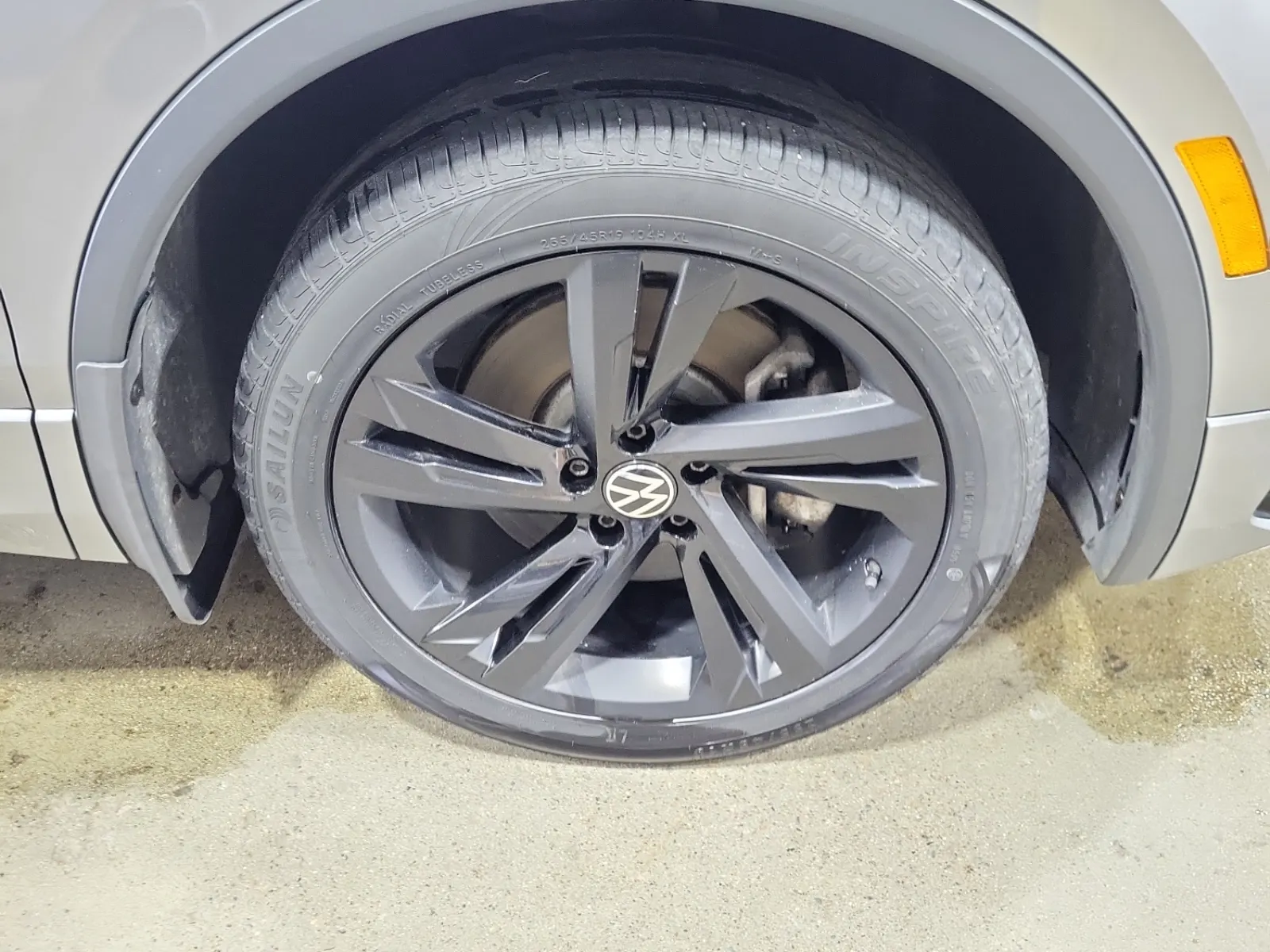 Right Front Wheel/Tire Photo