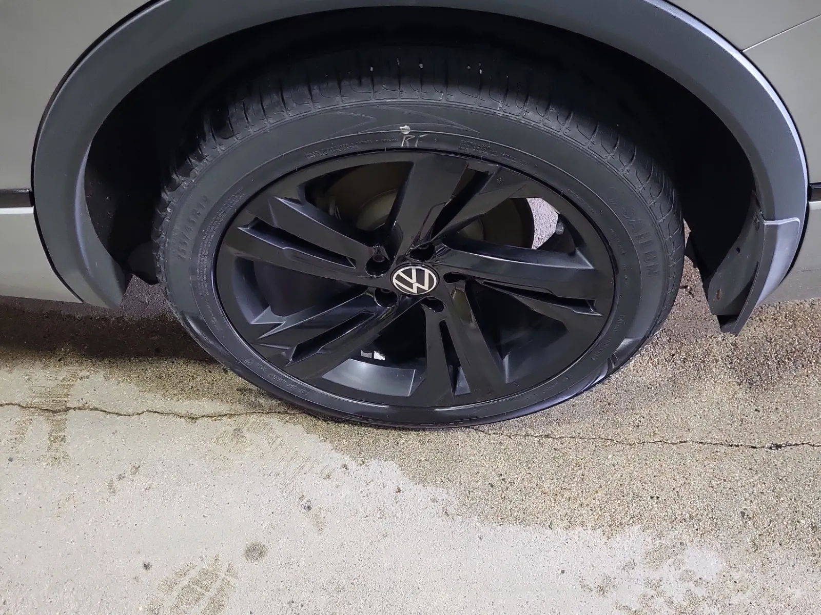 Left Rear Wheel/Tire Photo