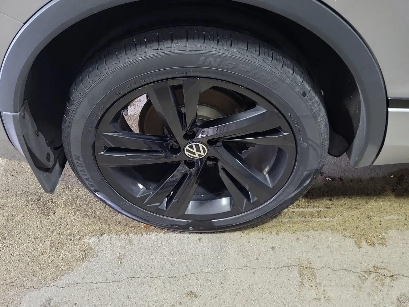 Right Rear Wheel/Tire Photo