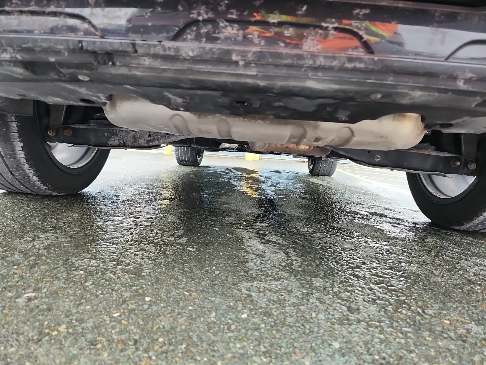 Undercarriage - Rear Photo