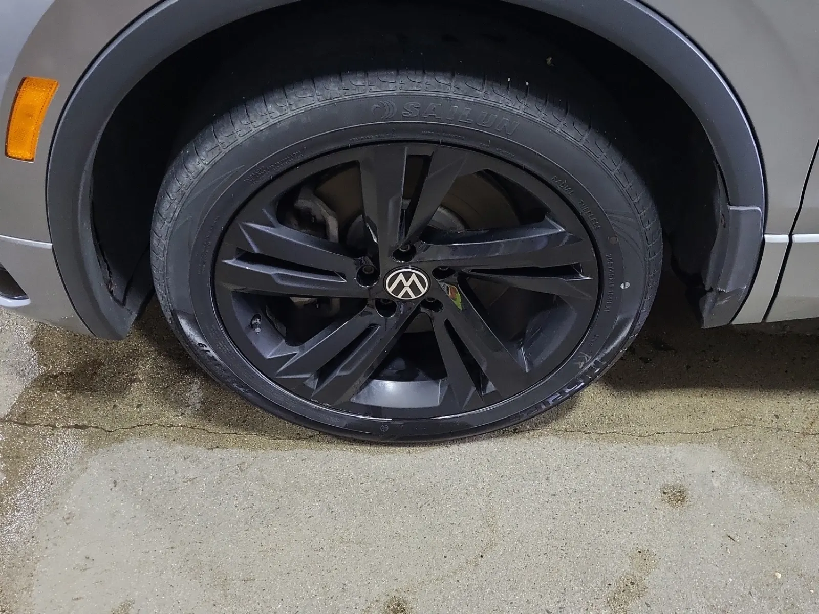 Front driver wheel/tire photo