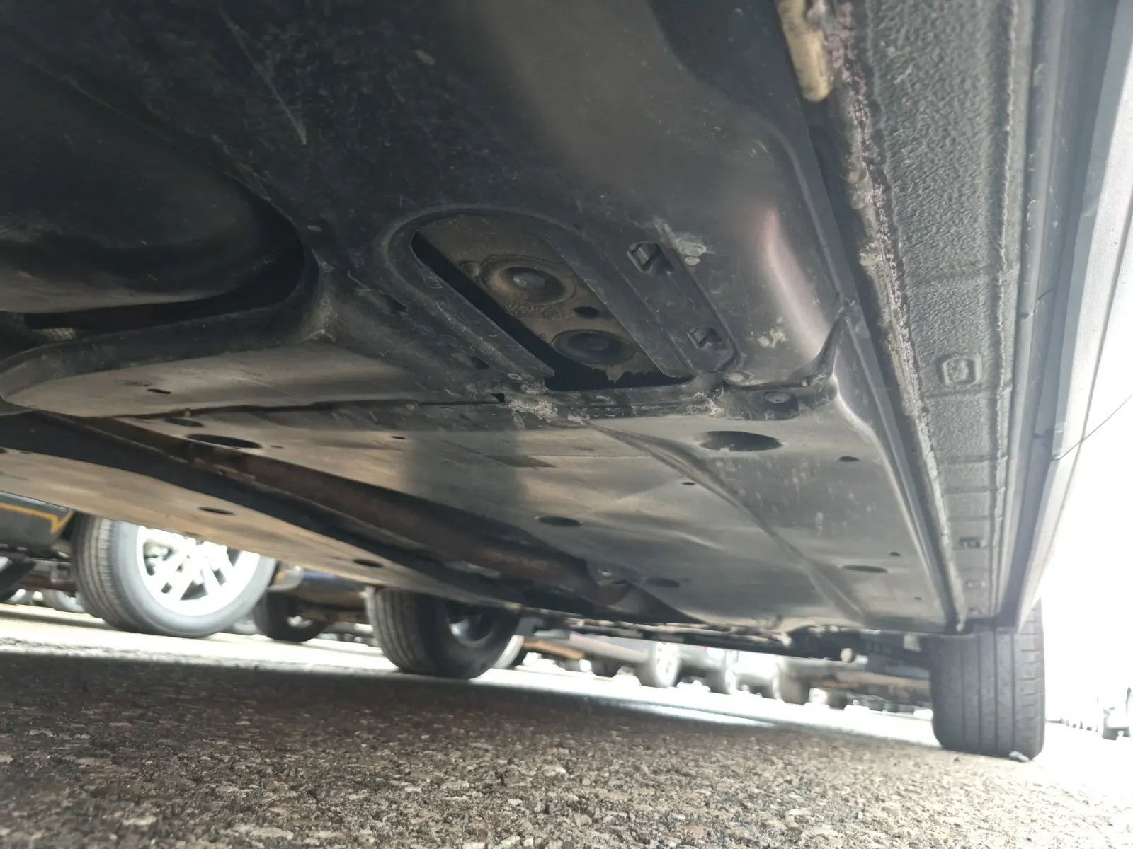 Undercarriage - Passenger Photo