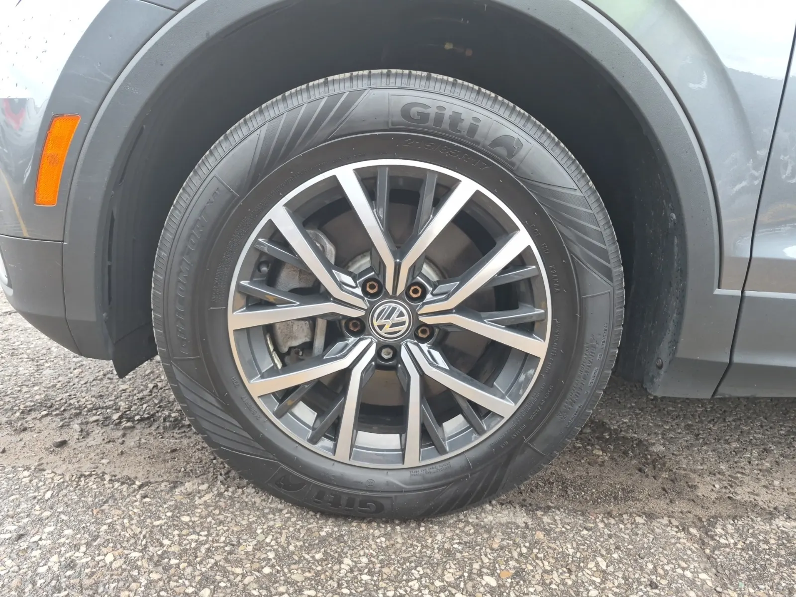 Front driver wheel/tire photo