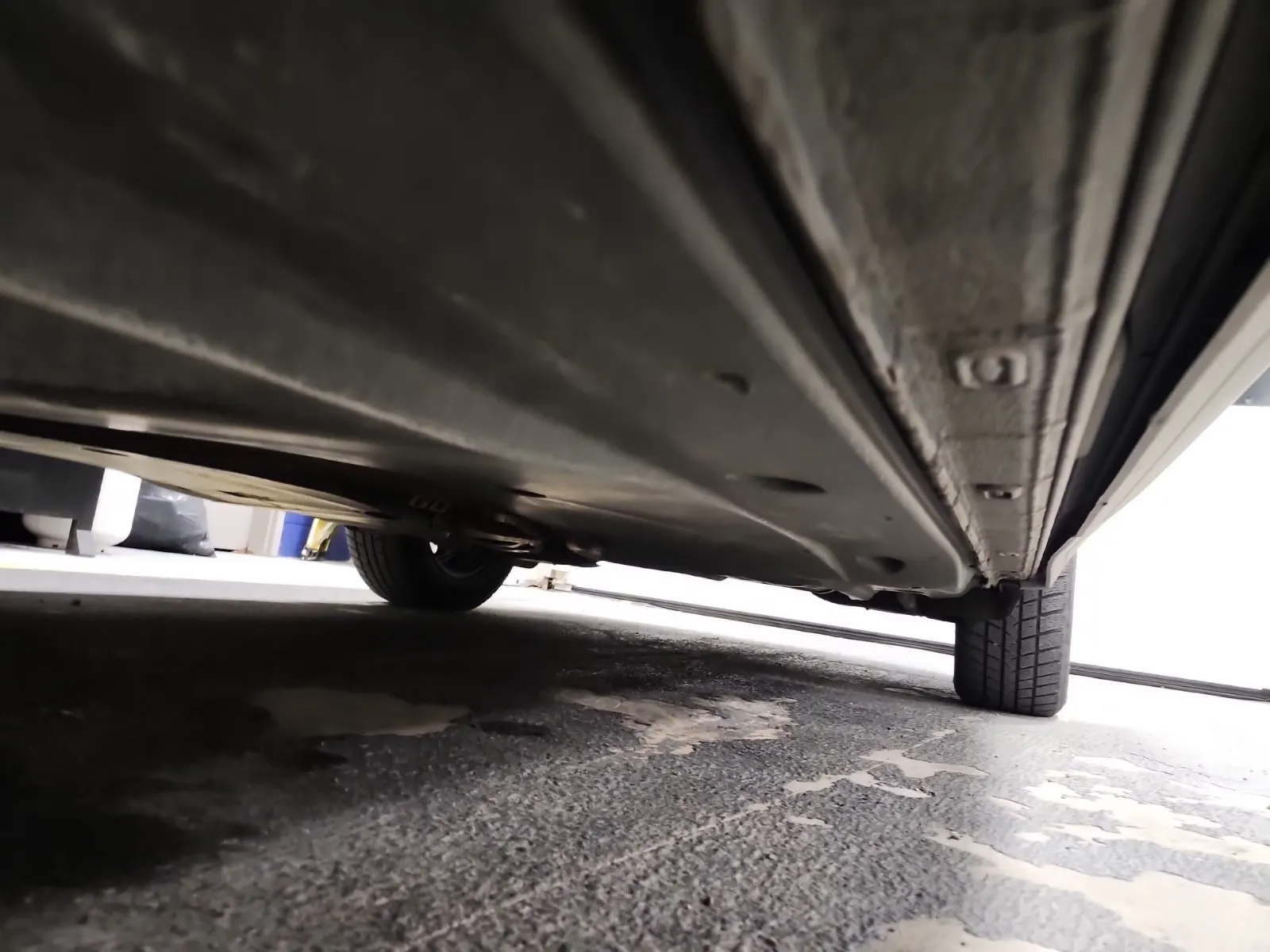 Undercarriage - Driver Photo