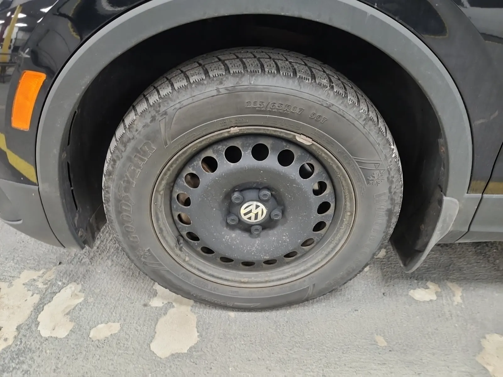 Front driver wheel/tire photo