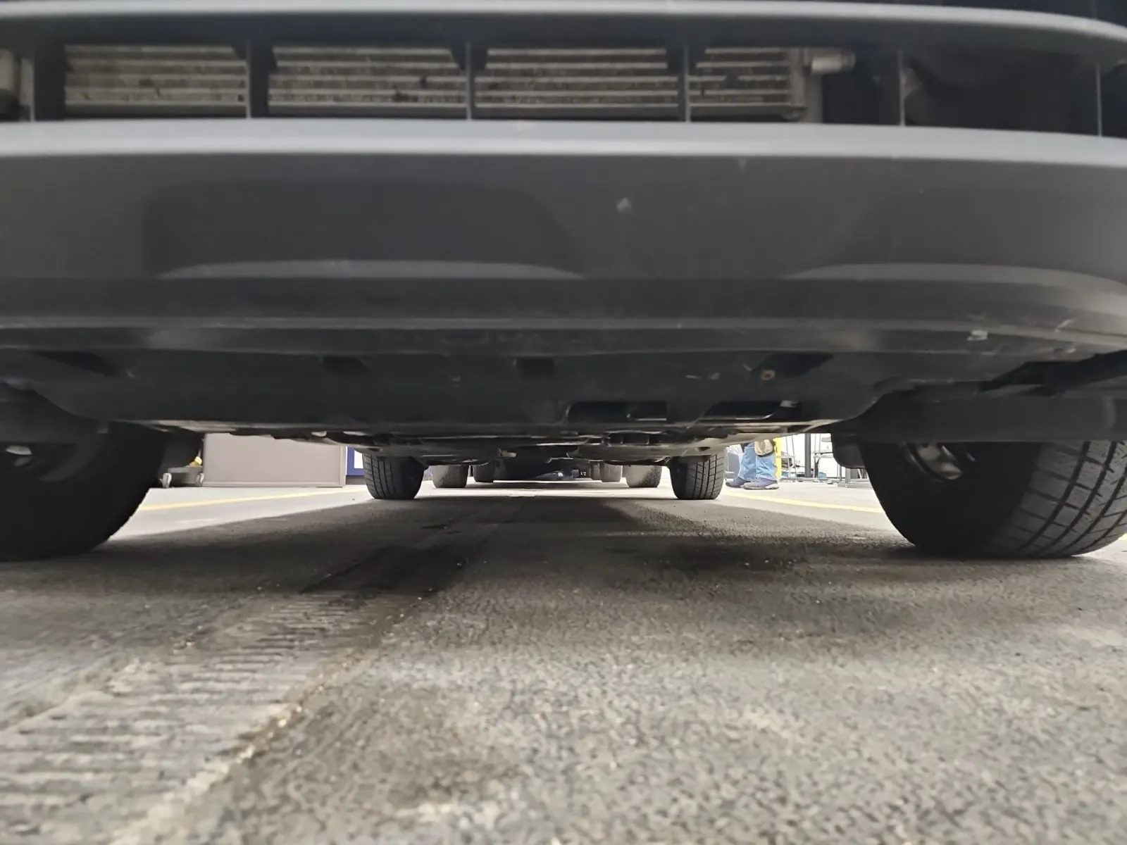 Undercarriage - Front Photo