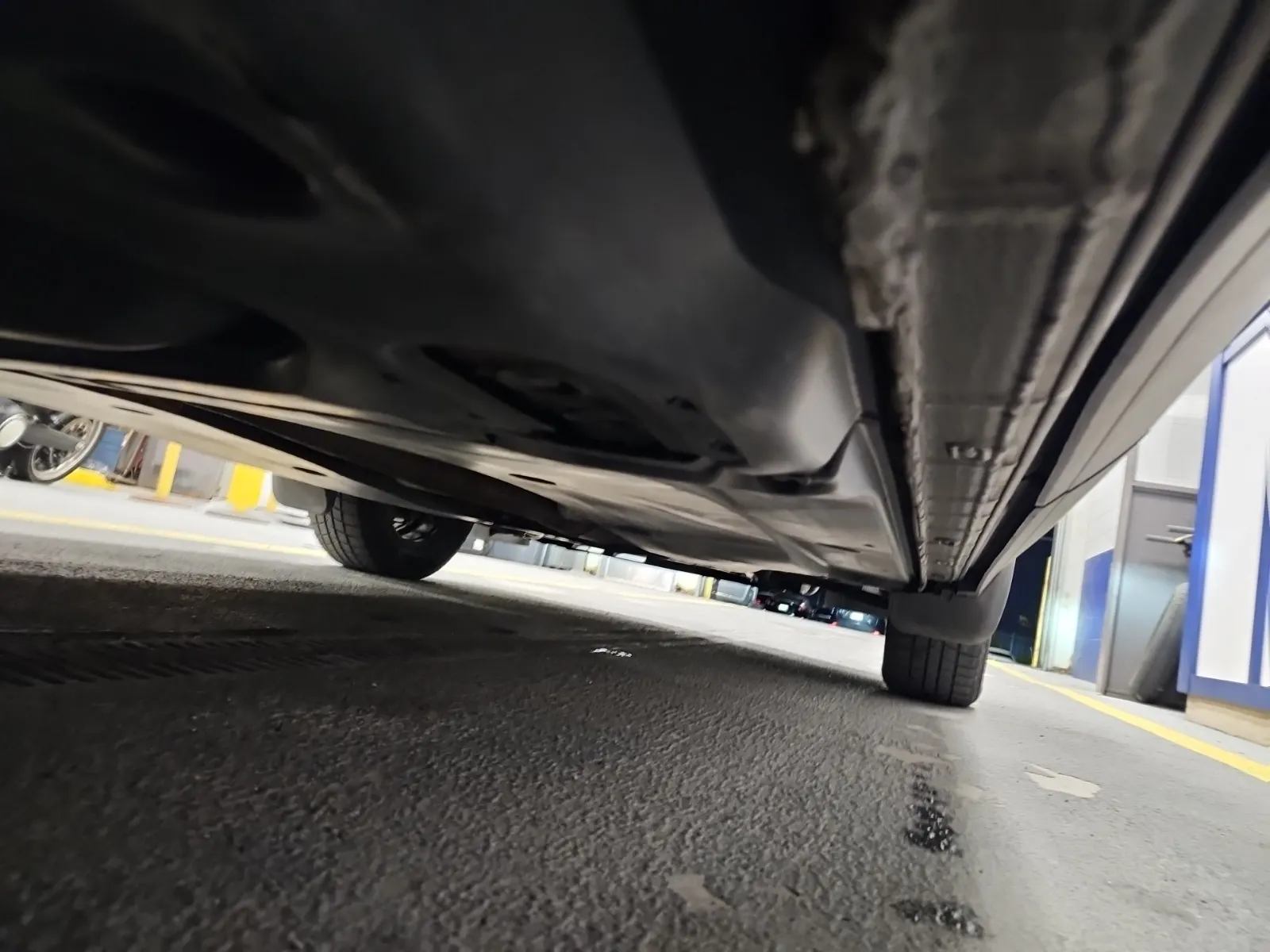 Undercarriage - Passenger Photo
