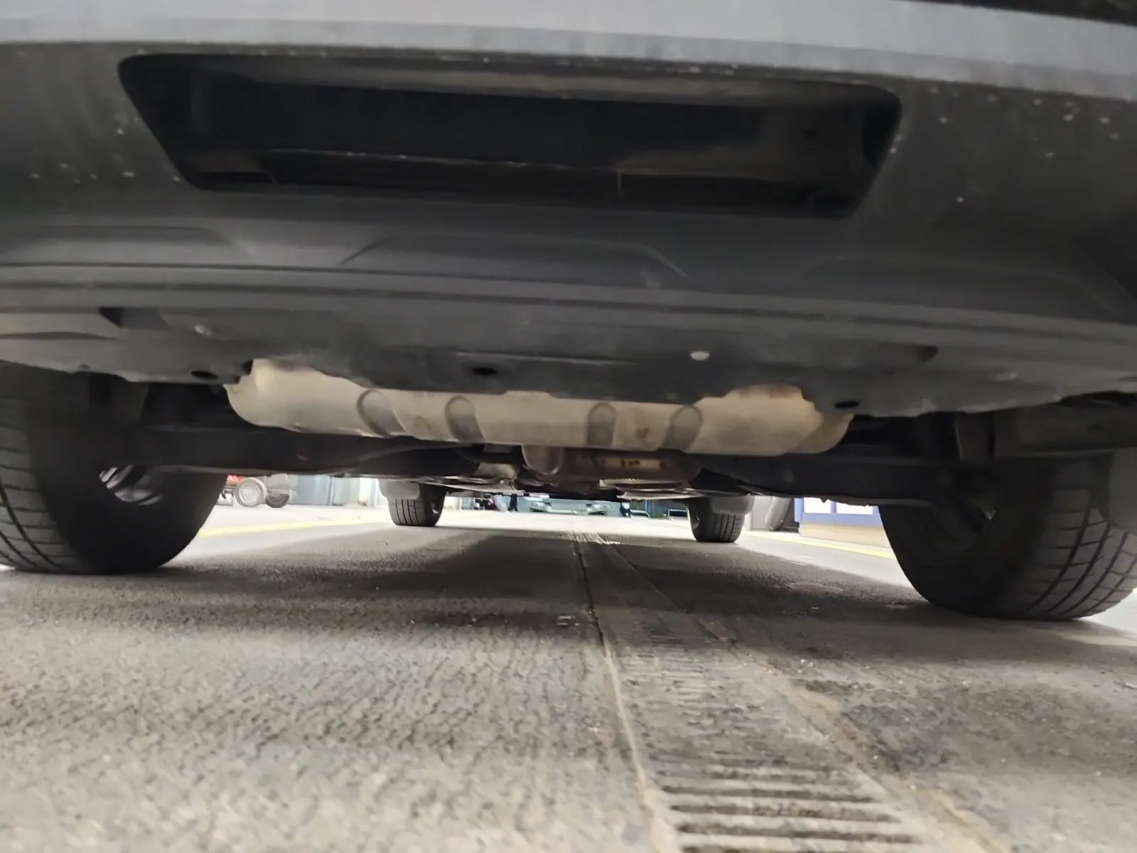 Undercarriage - Rear Photo