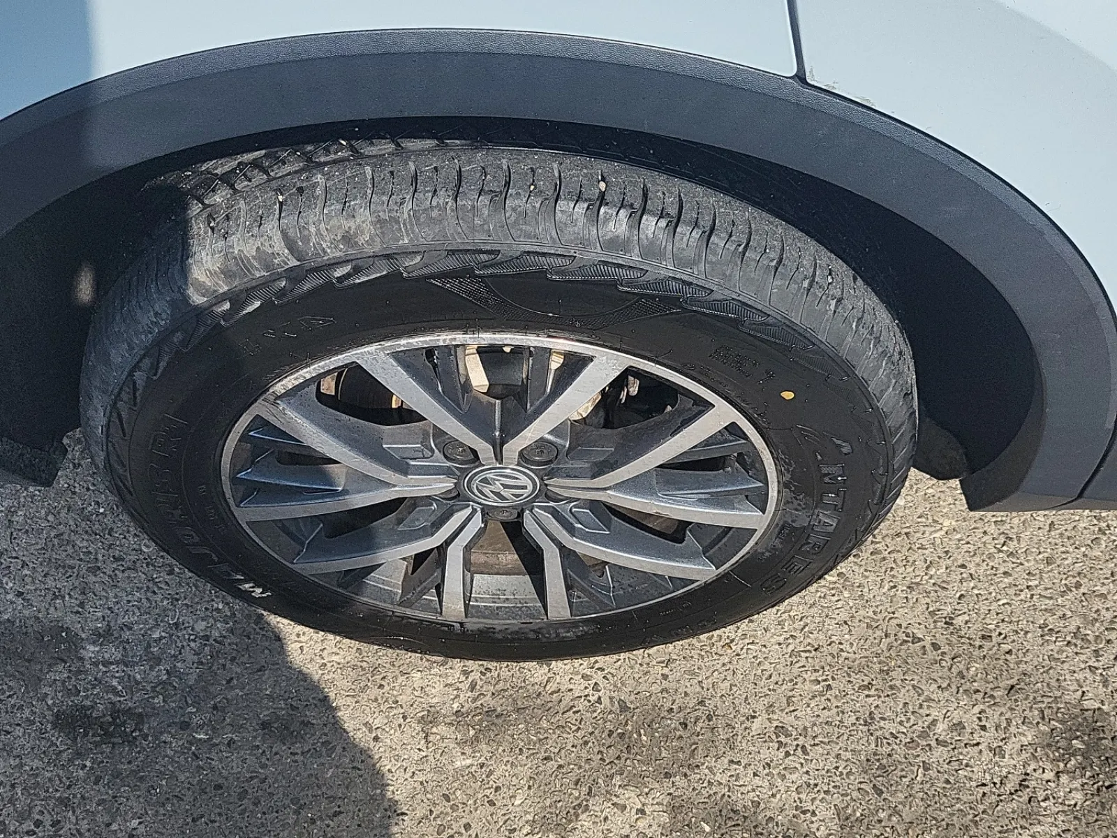 Right Rear Wheel/Tire Photo