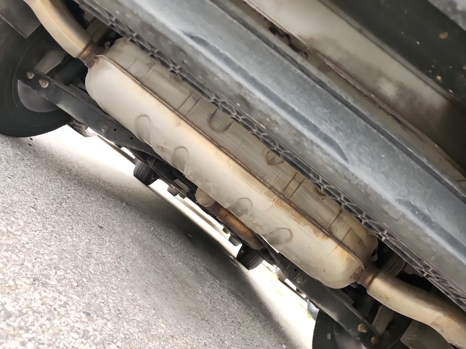 Undercarriage - Rear Photo