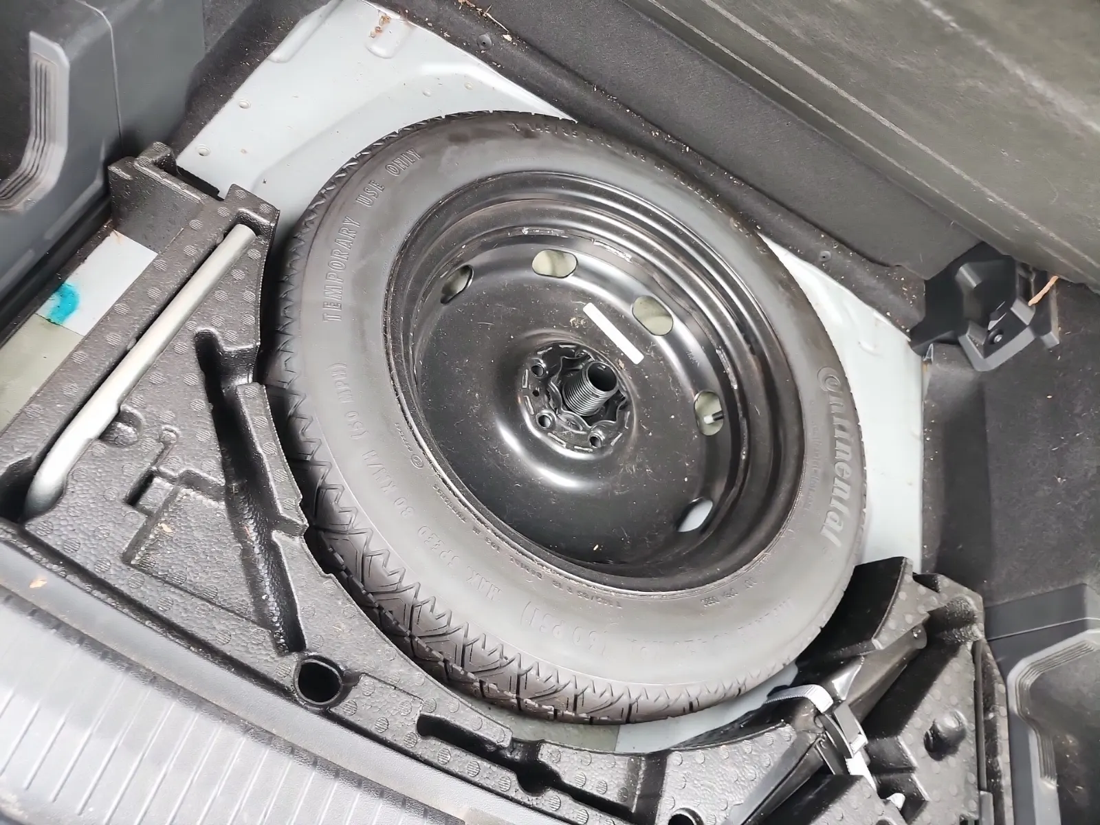 Spare Tire & Wheel Photo