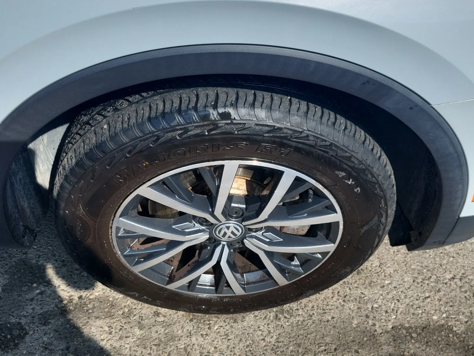 Right Front Wheel/Tire Photo