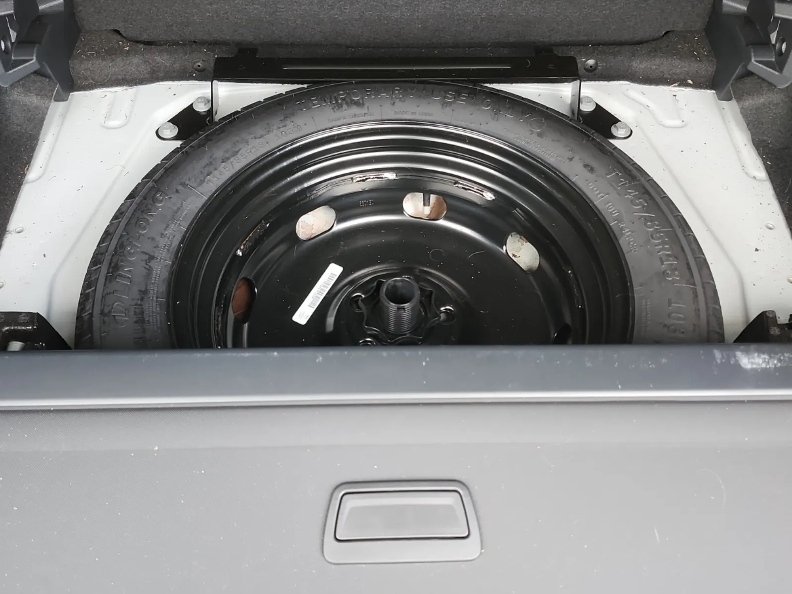 Spare Tire & Wheel Photo