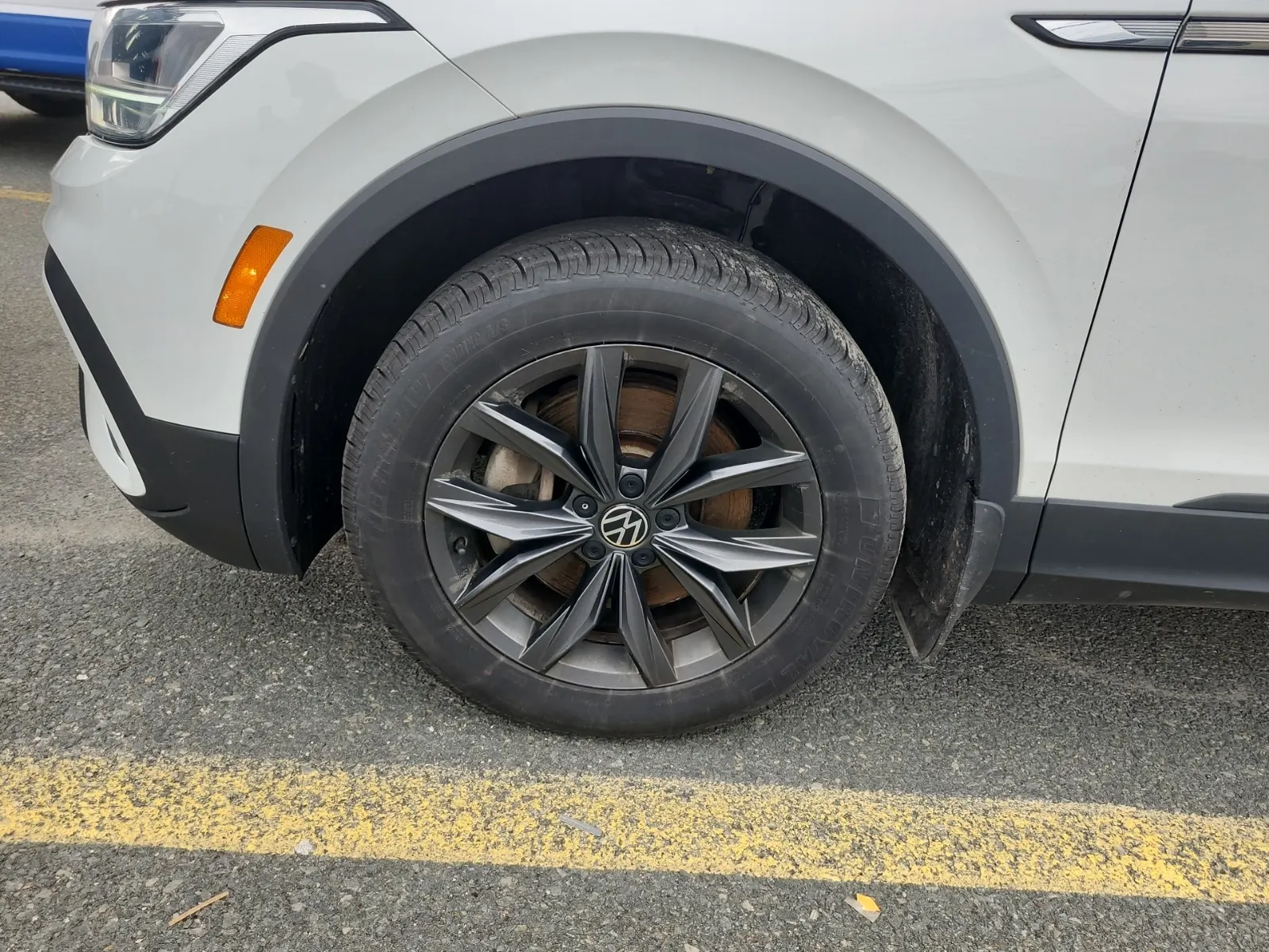 Front driver wheel/tire photo