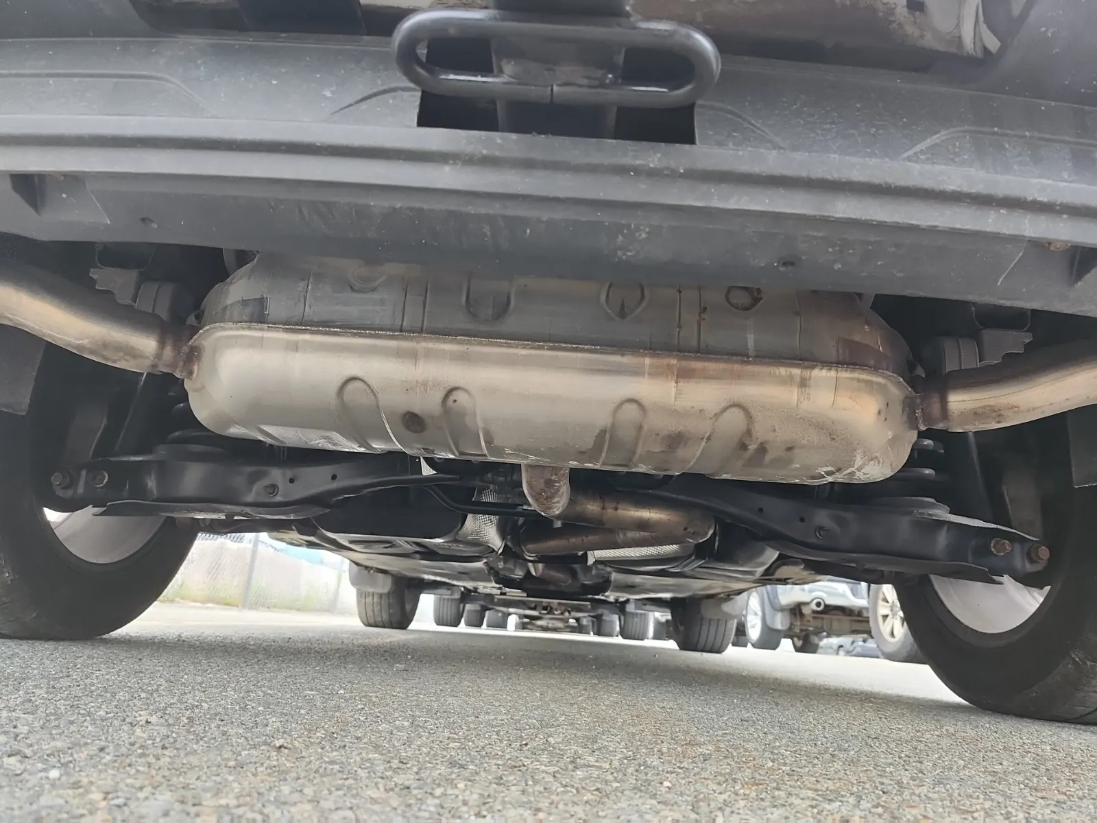 Undercarriage - Rear Photo