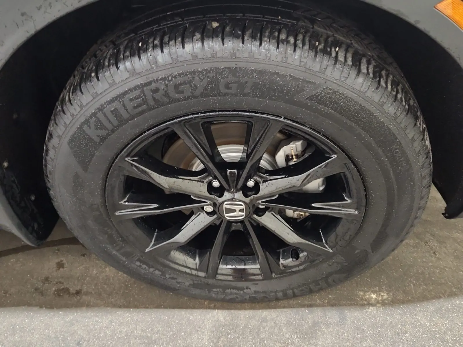 Right Front Wheel/Tire Photo