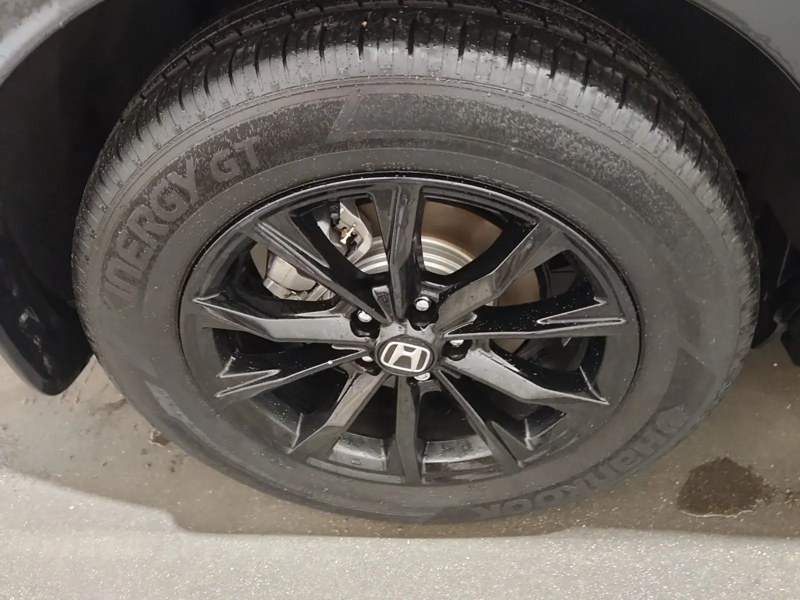 Right Rear Wheel/Tire Photo
