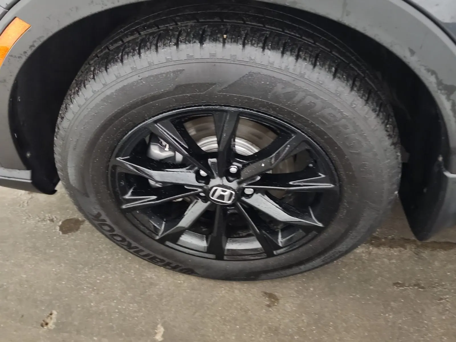Front driver wheel/tire photo
