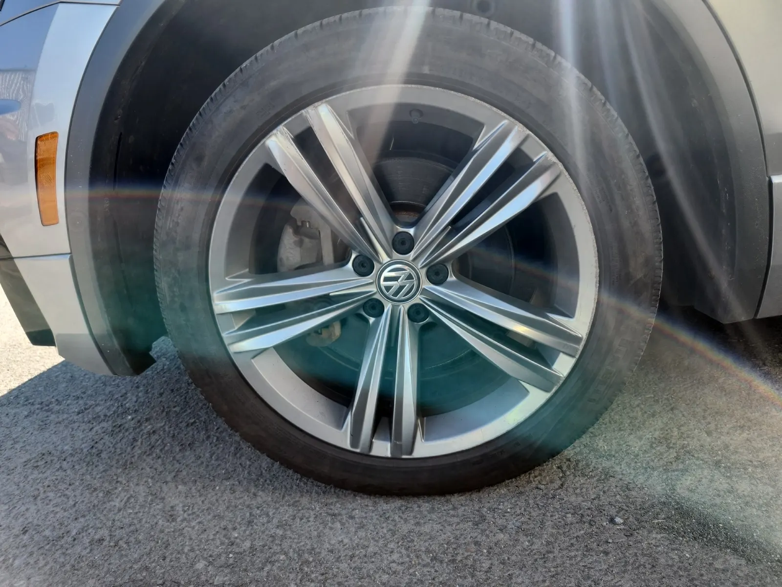 Front driver wheel/tire photo