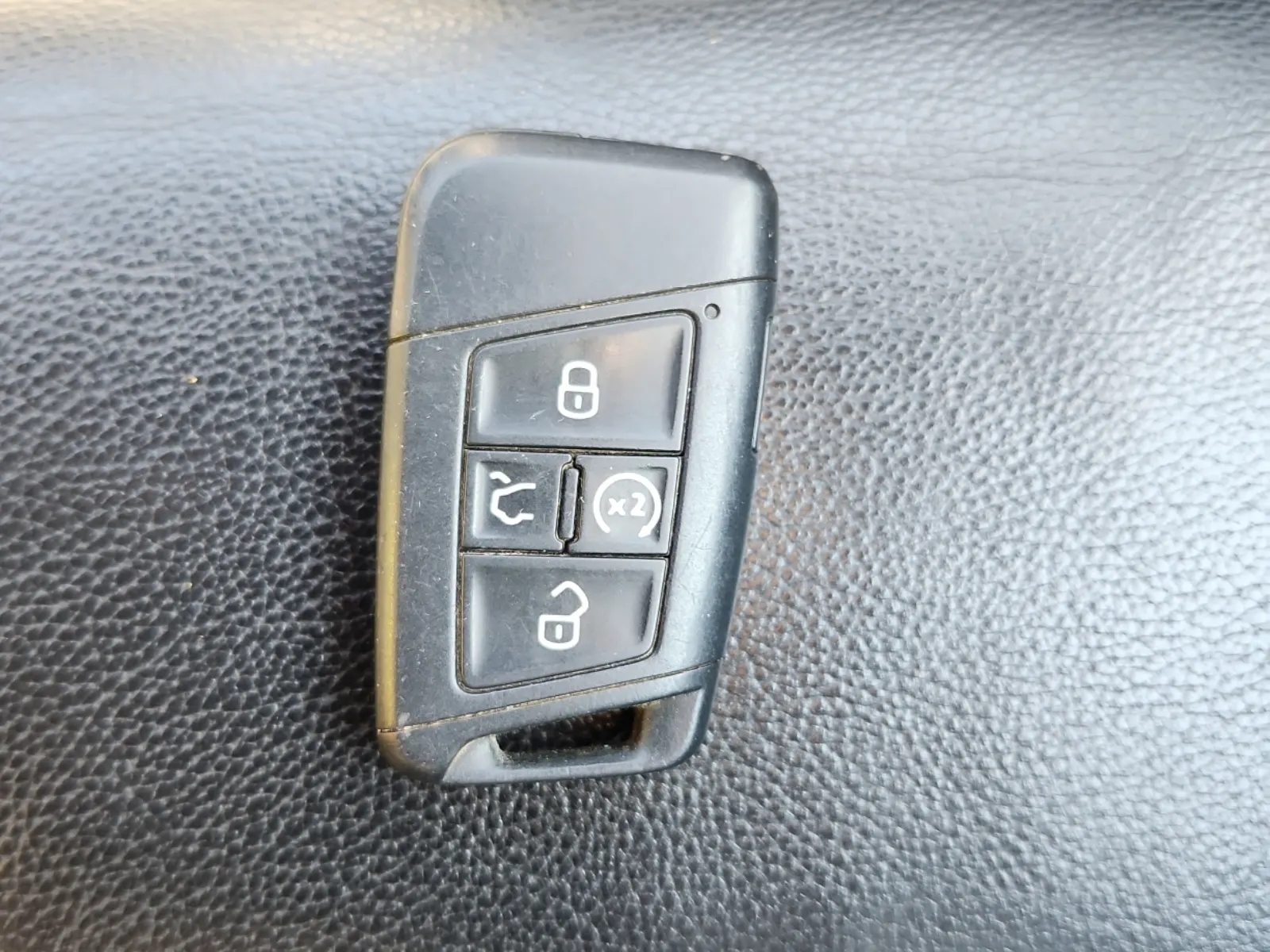 Keys/Fobs/Manual Photo